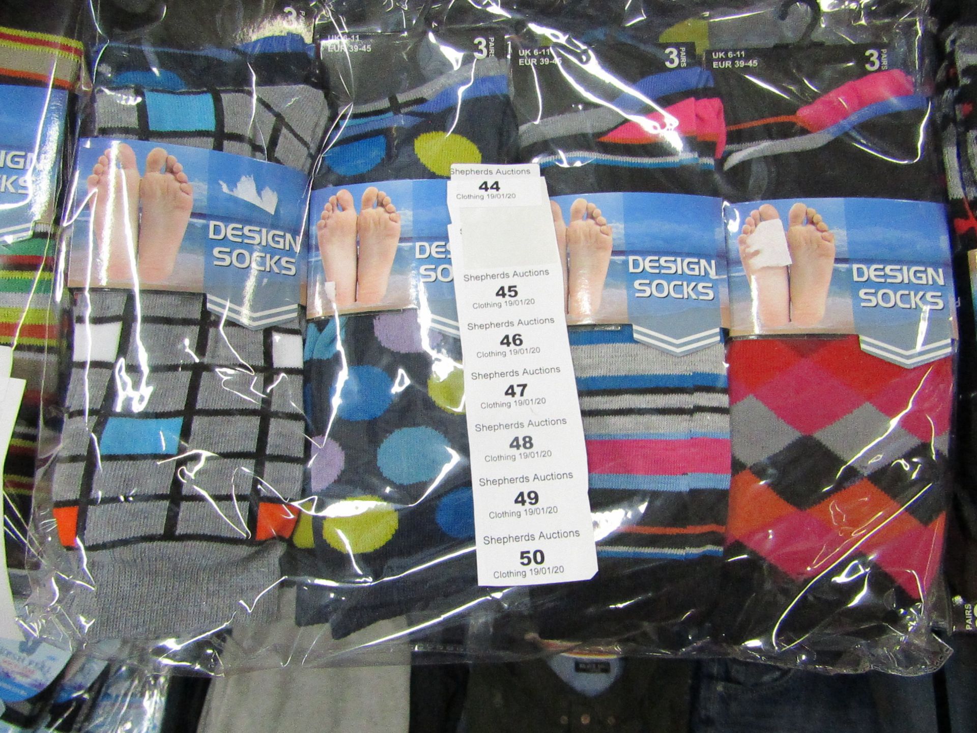 12 X Pairs of Mens Design Socks size 6-11 new in packaging