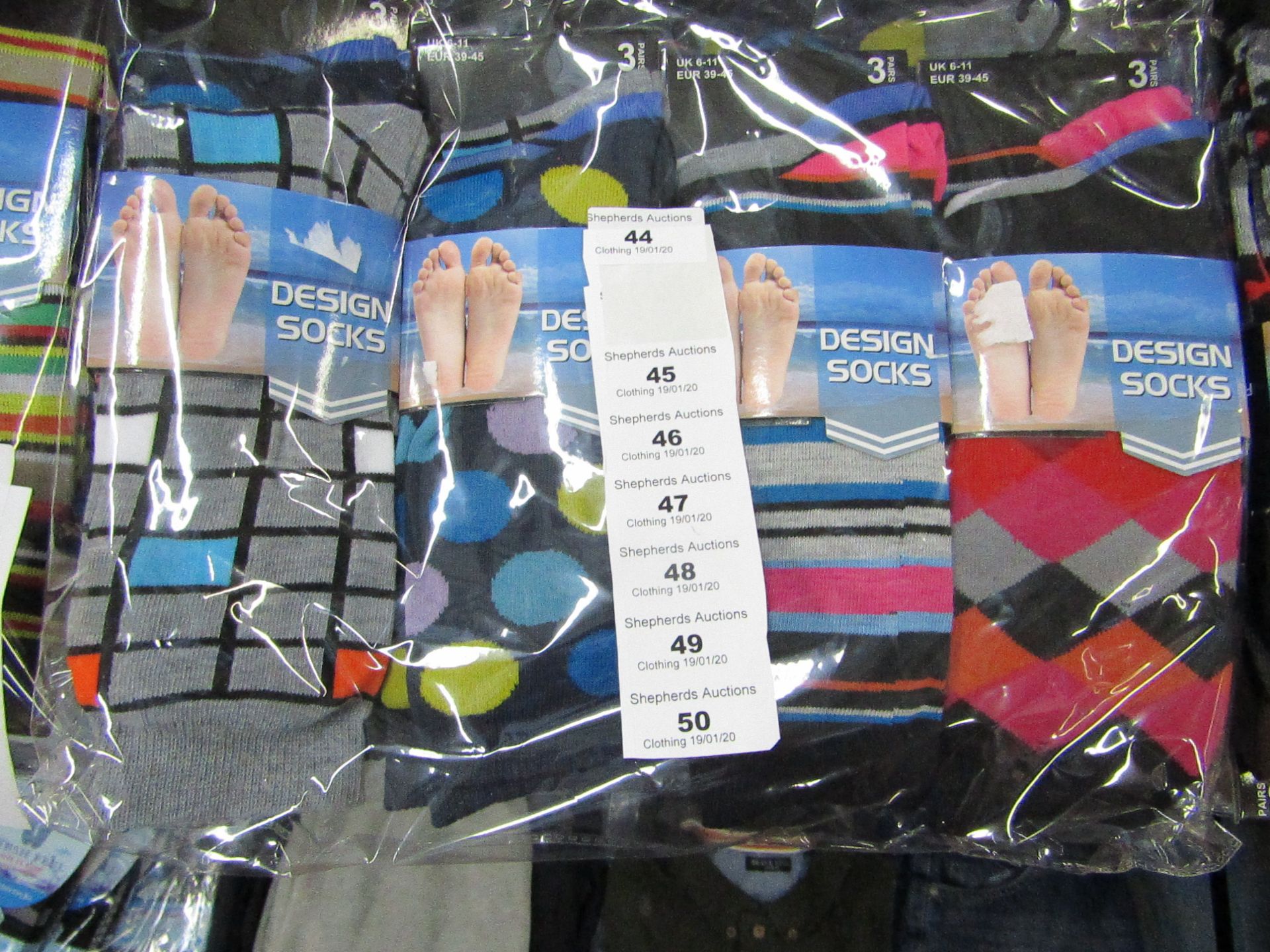 12 X Pairs of Mens Design Socks size 6-11 new in packaging