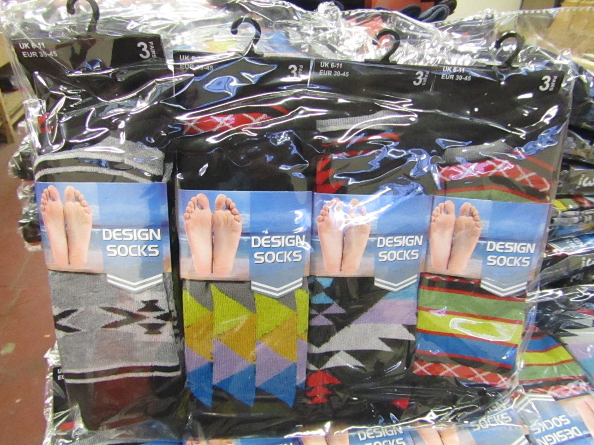 12 X Pairs of Mens Design socks size 6-11 new in packaging