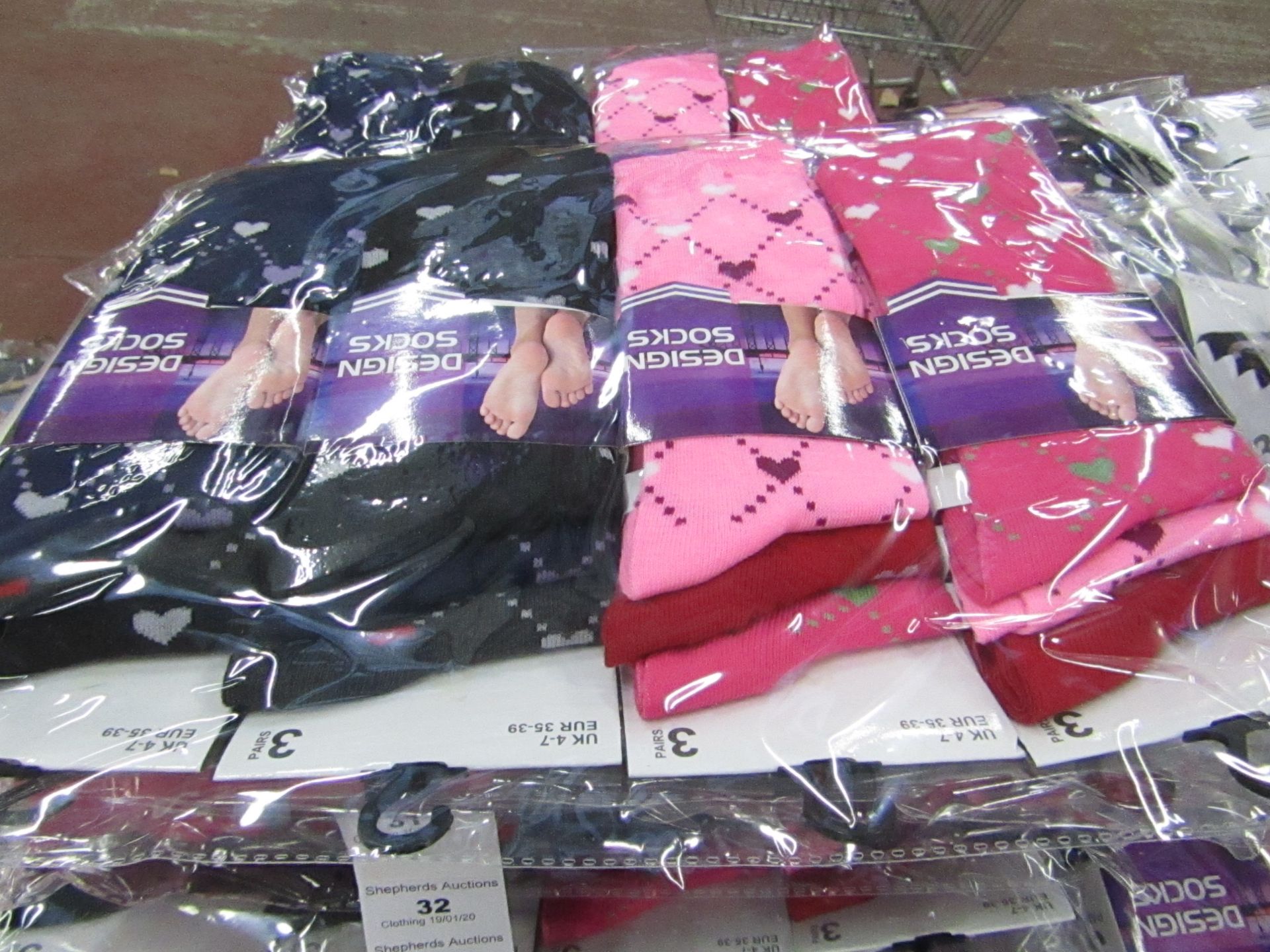 12 X Pairs of Ladies Design Socks size 4-7 new in packaging