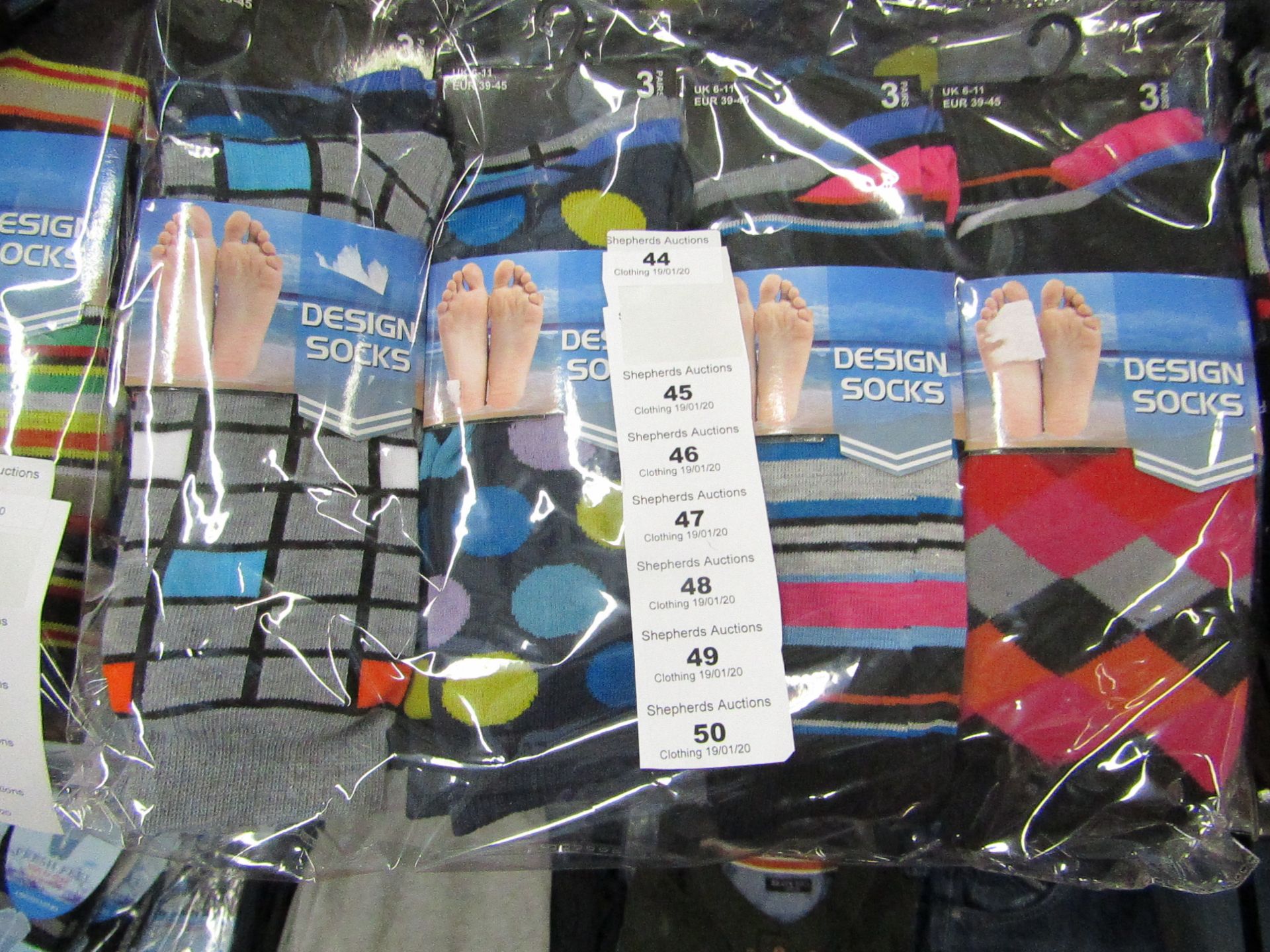 12 X Pairs of Mens Design Socks size 6-11 new in packaging