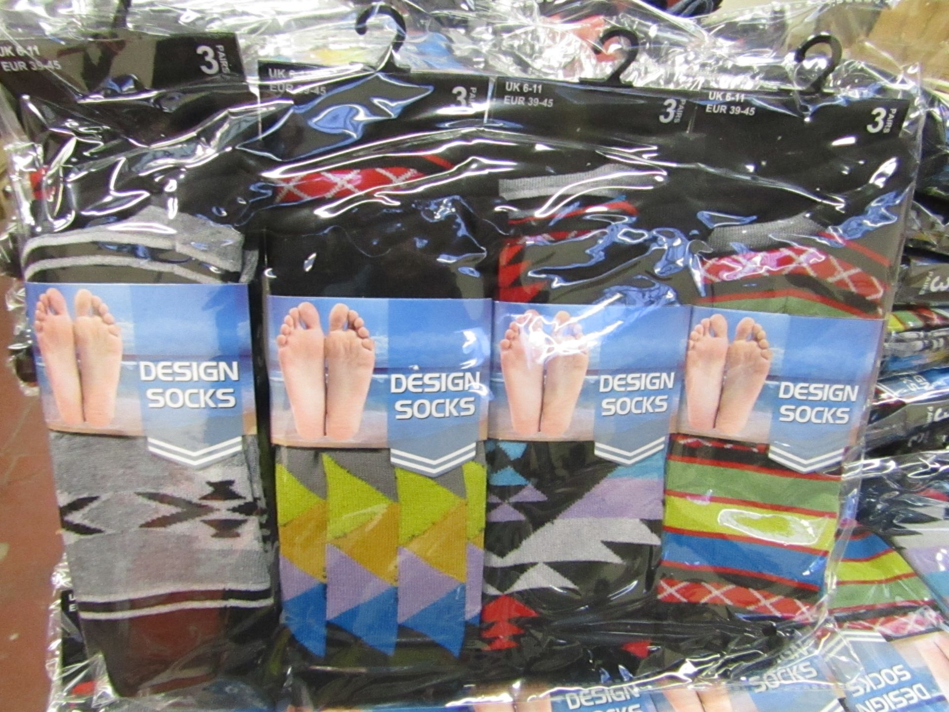 12 X Pairs of Mens Design socks size 6-11 new in packaging