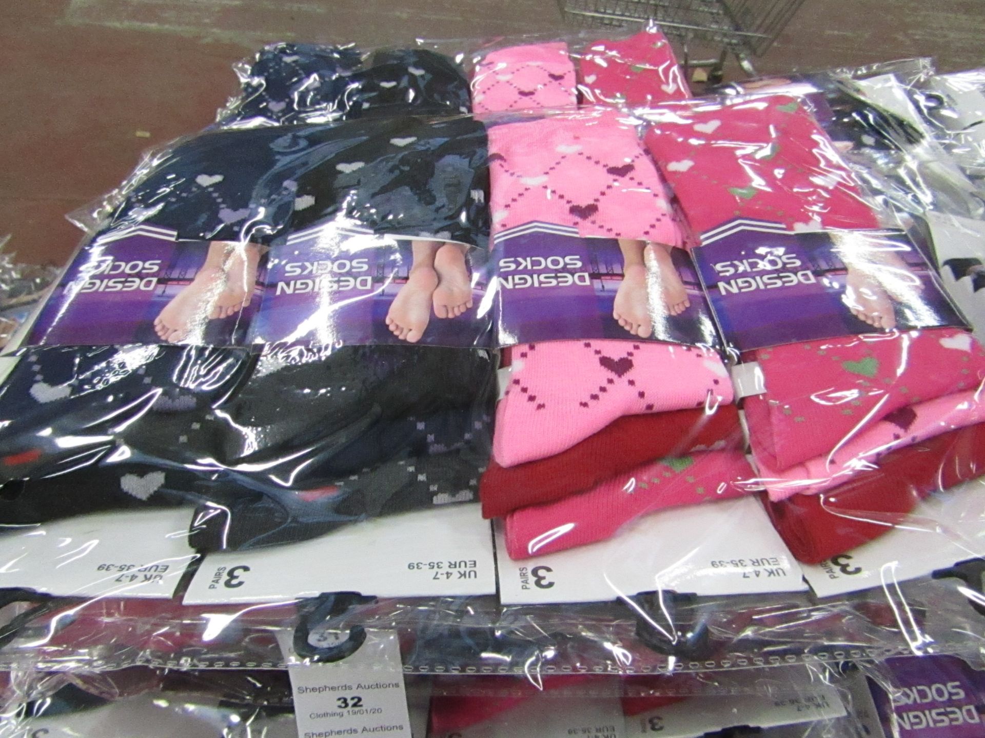 12 X Pairs of Ladies Design Socks size 4-7 new in packaging