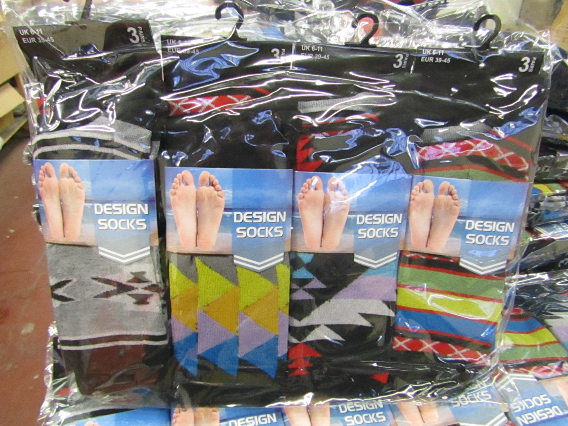 12 X Pairs of Mens Design socks size 6-11 new in packaging