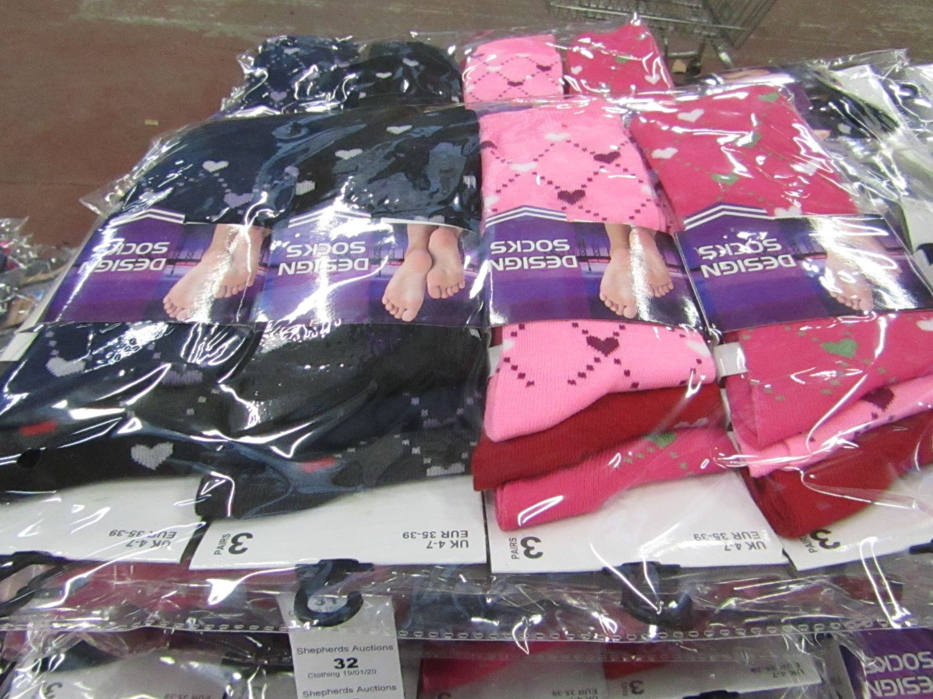 12 X Pairs of Ladies Design Socks size 4-7 new in packaging