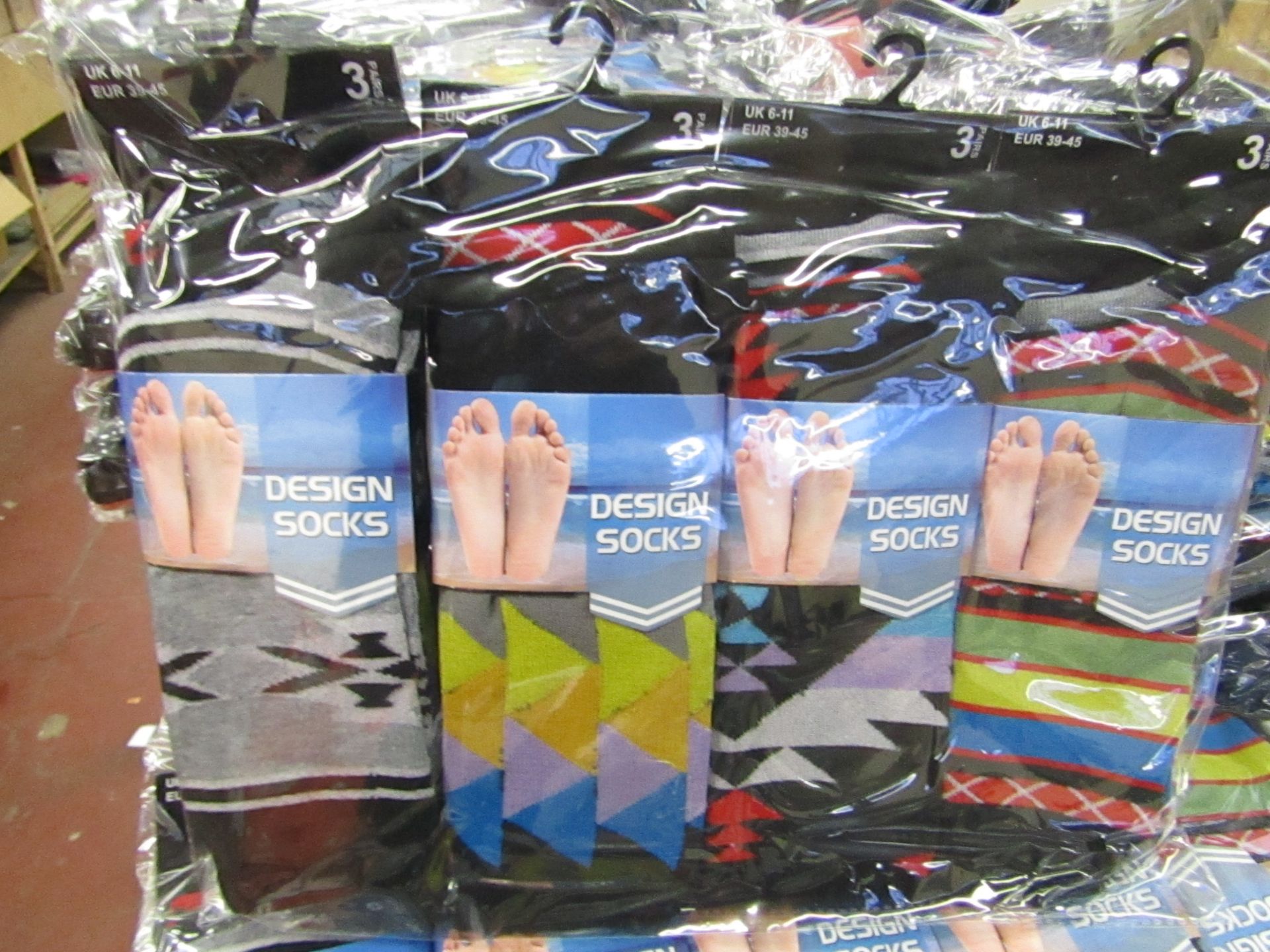 12 X Pairs of Mens Design socks size 6-11 new in packaging