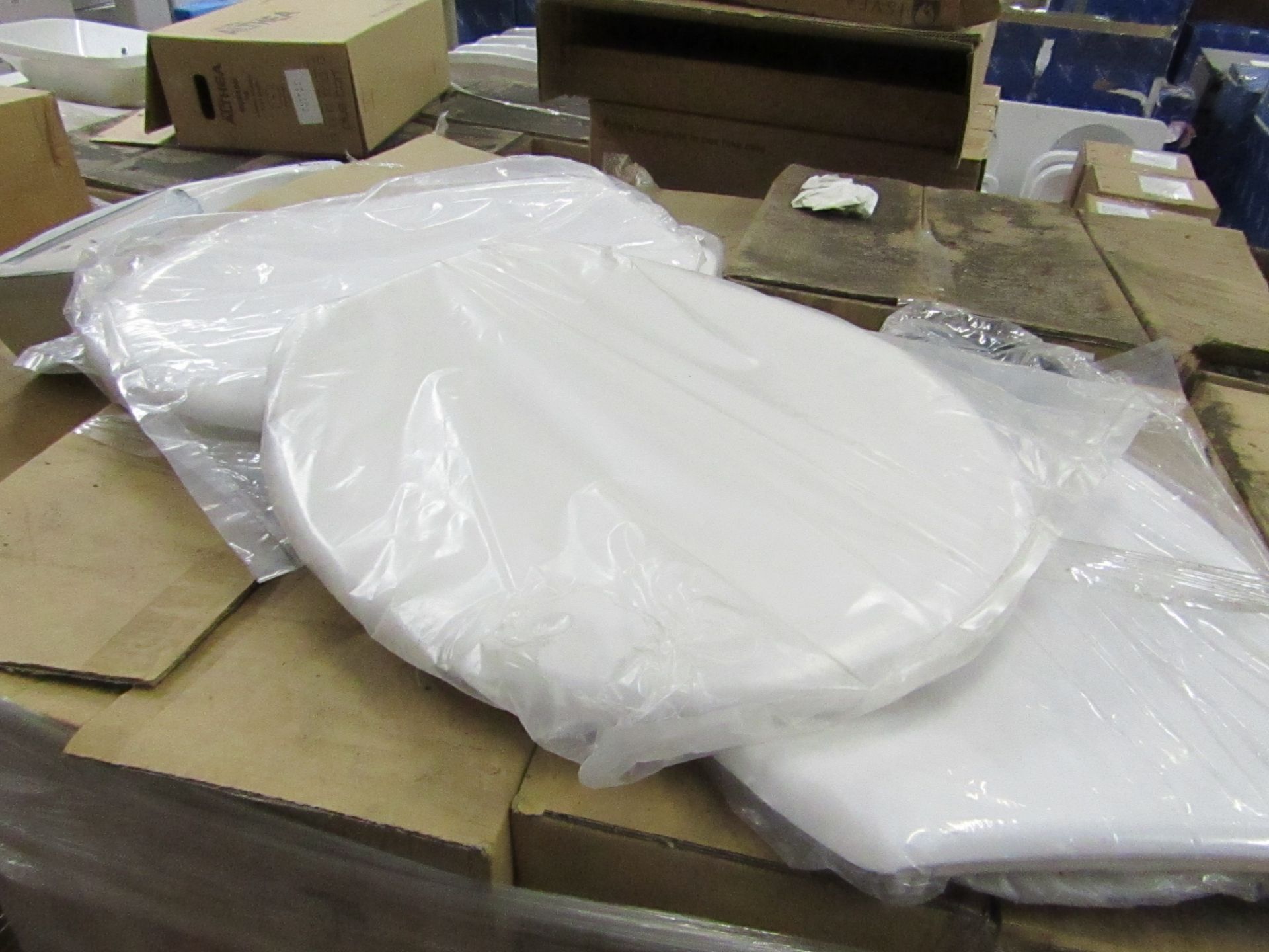 5x Unbranded Rica toilet seats, new.