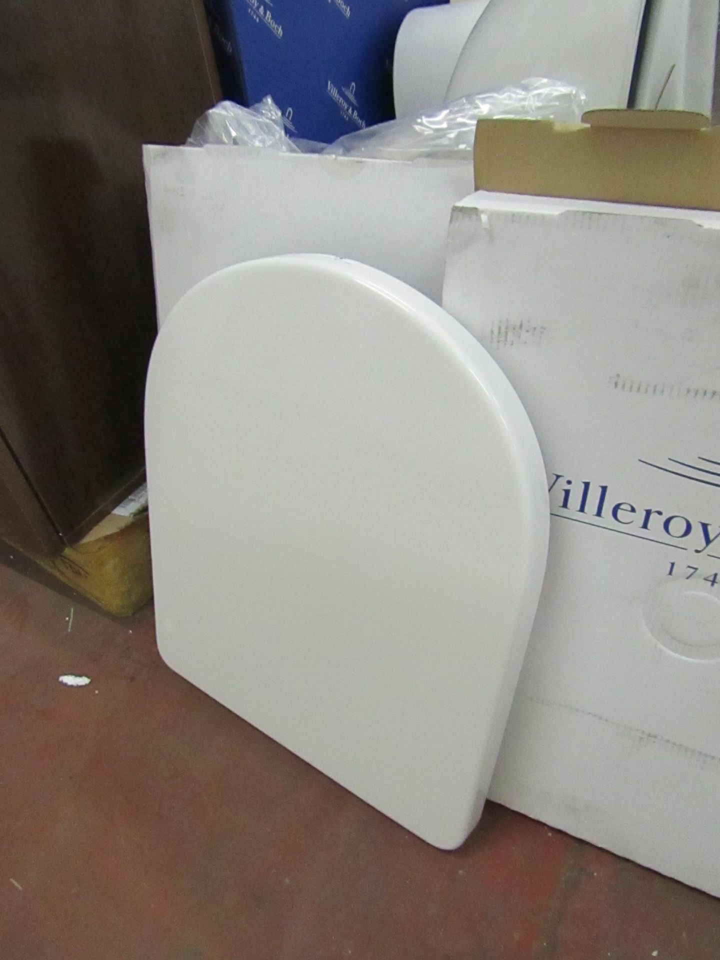 Villeroy and Boch toilet seat and cover, new and boxed.