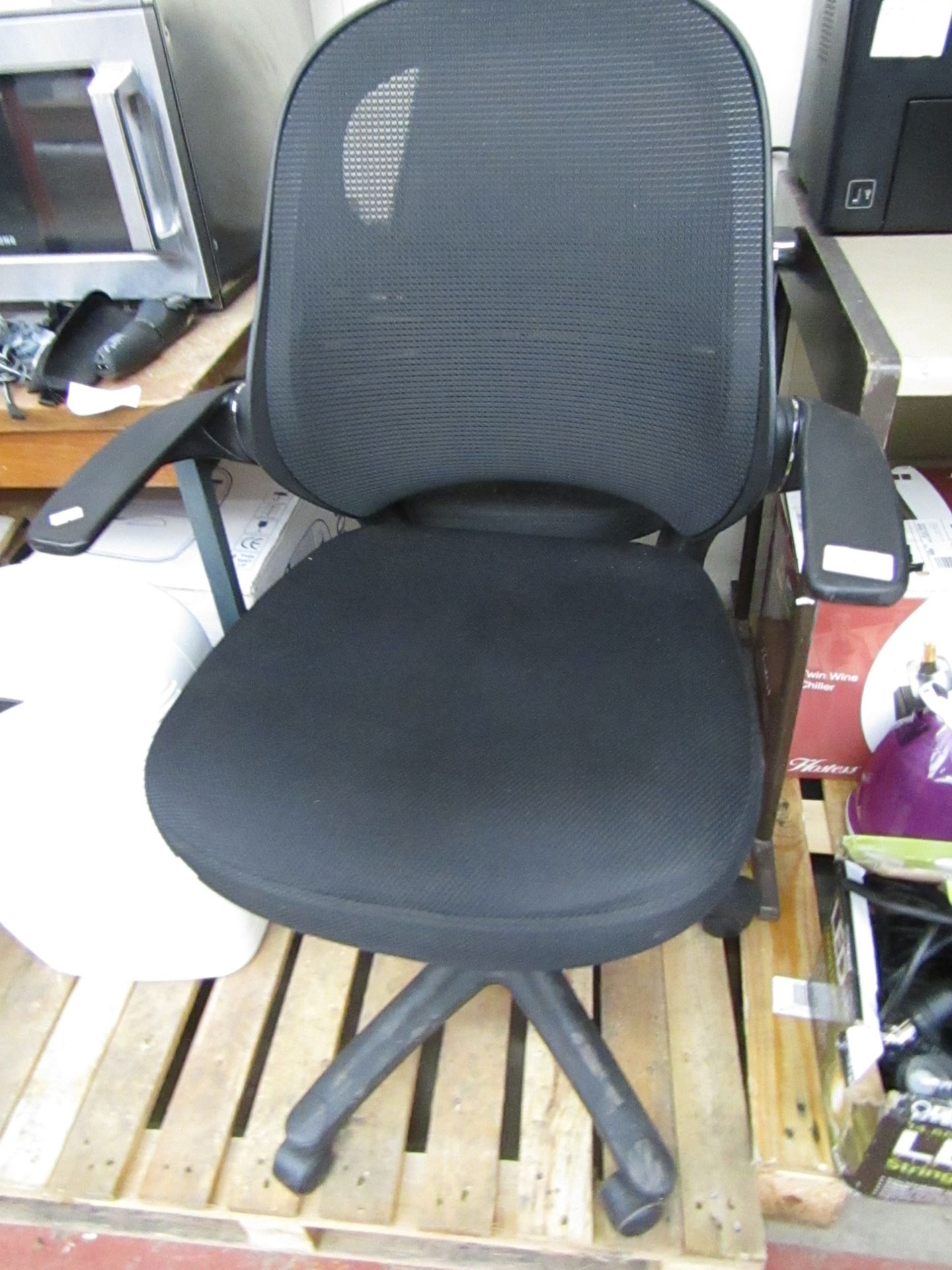 Bayside Mesh Style Office/Desk Chair. No Damage