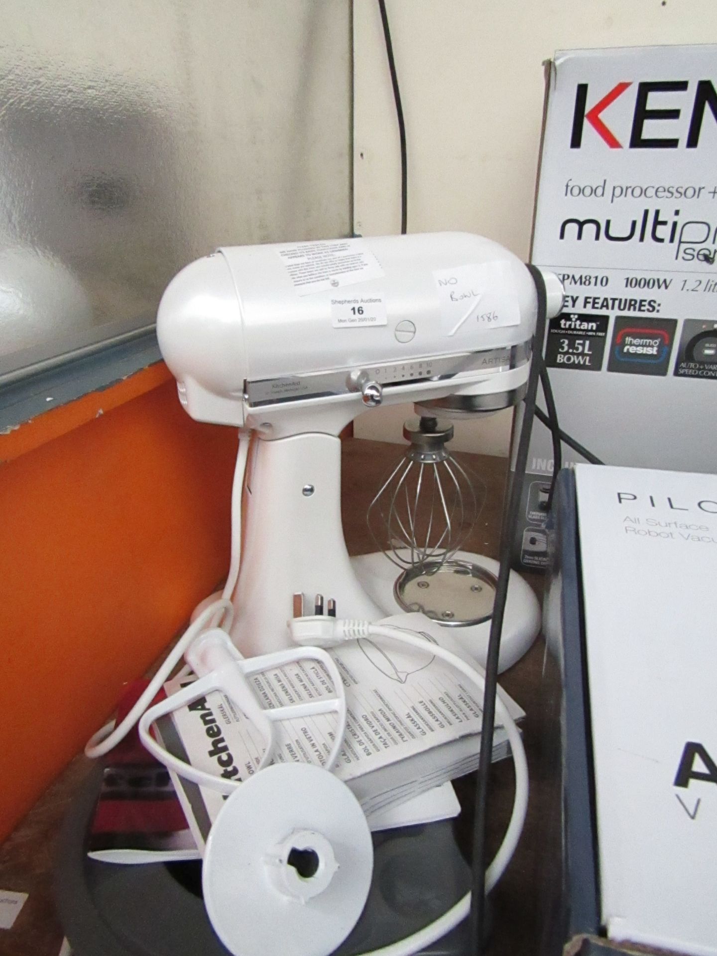 Kitchen Aid Artisan Mixer. Powers on & Has some accessories but has no Bowl.Boxed. RRP £299