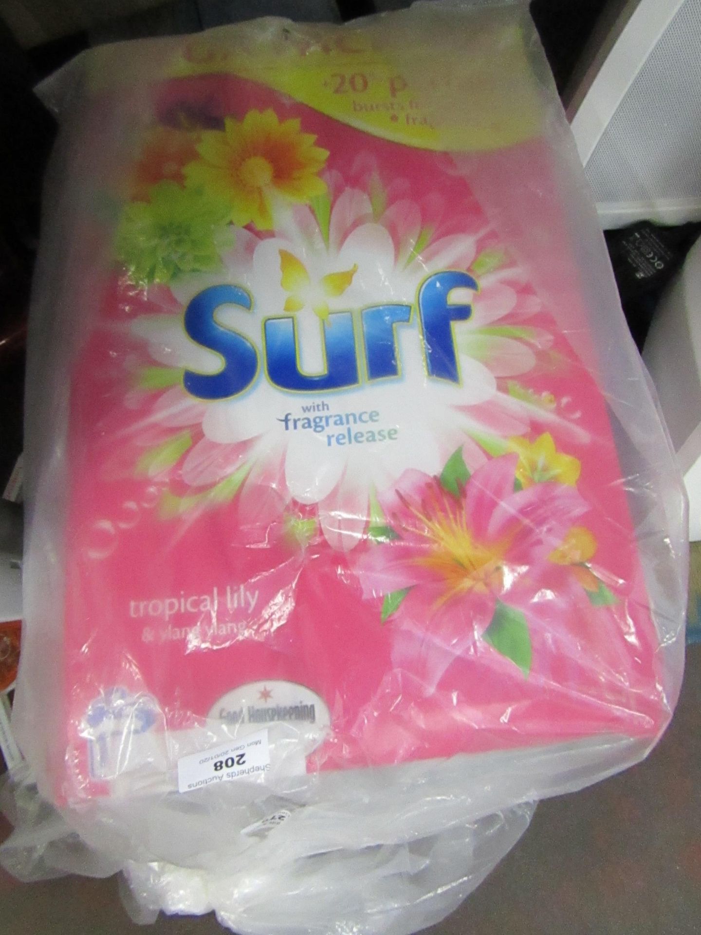 Surf Tropical Lily Washing Powder. 130 washes but box is split so about 100 washes.