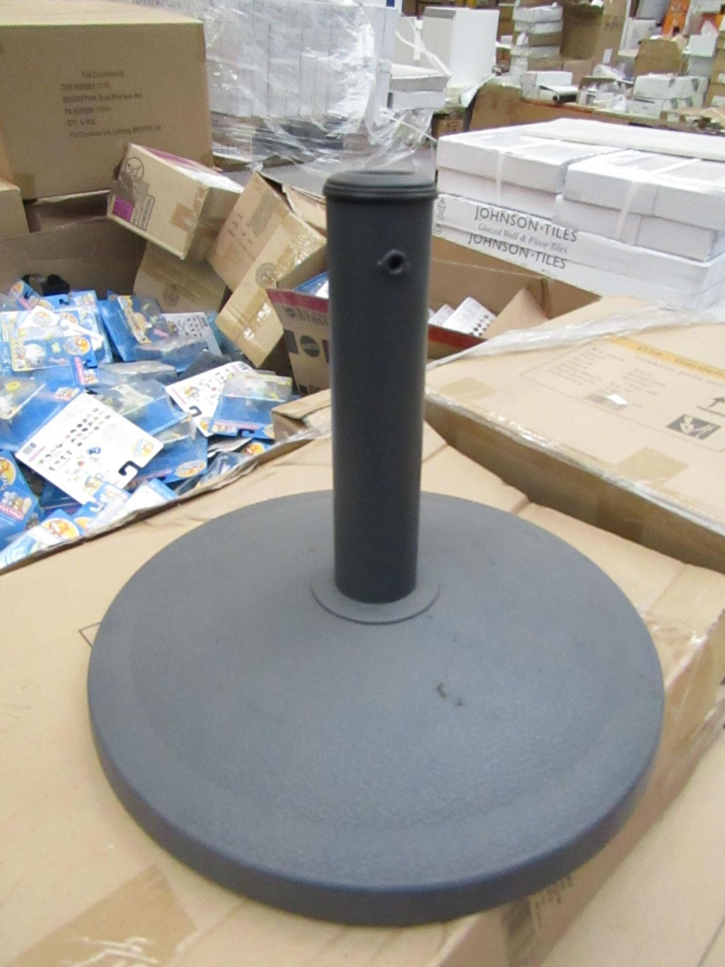 8kg Universal Parasol Base. Unused & Boxed