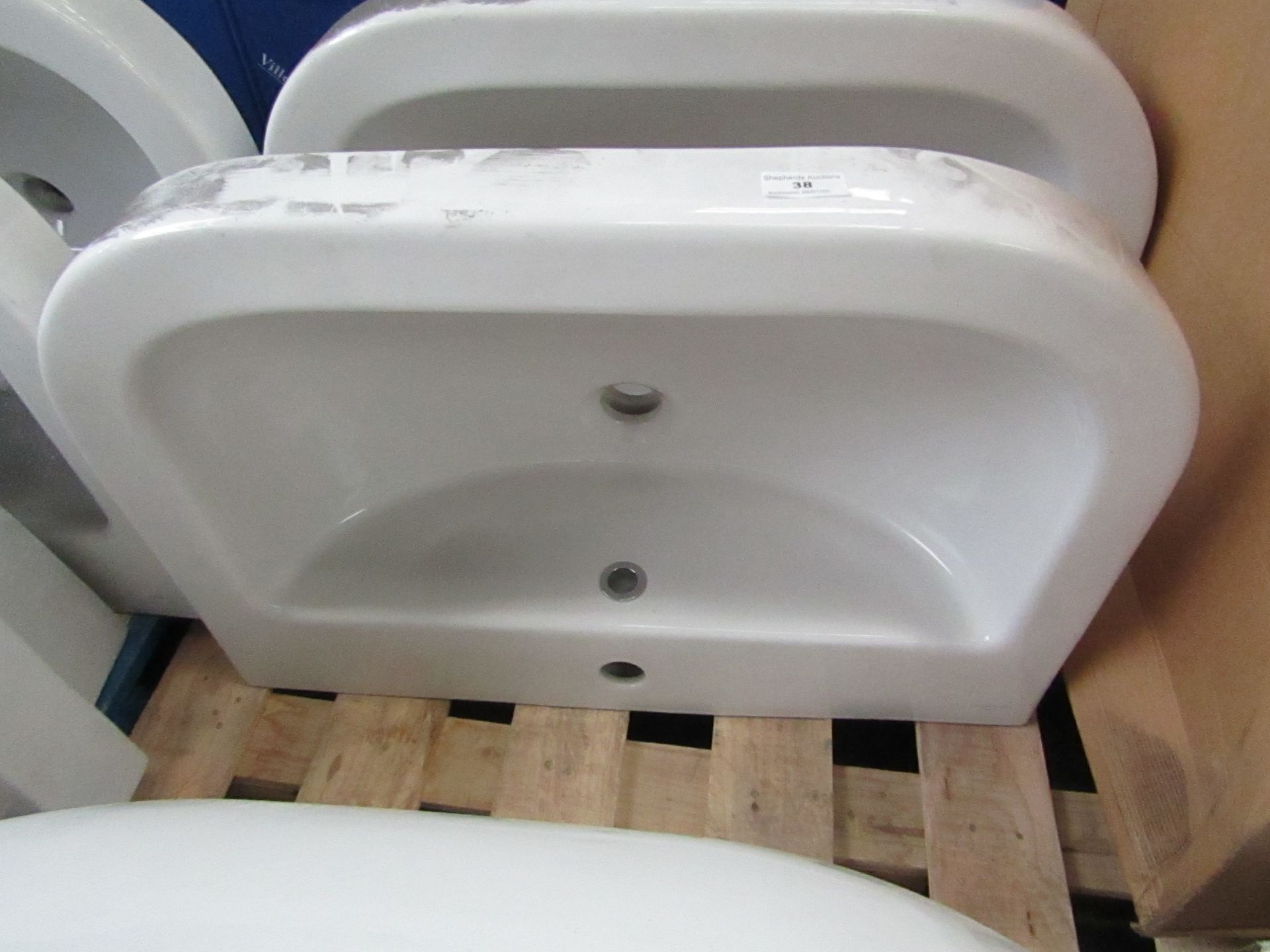 Villeroy and Boch 650mm 1TH basin, new.