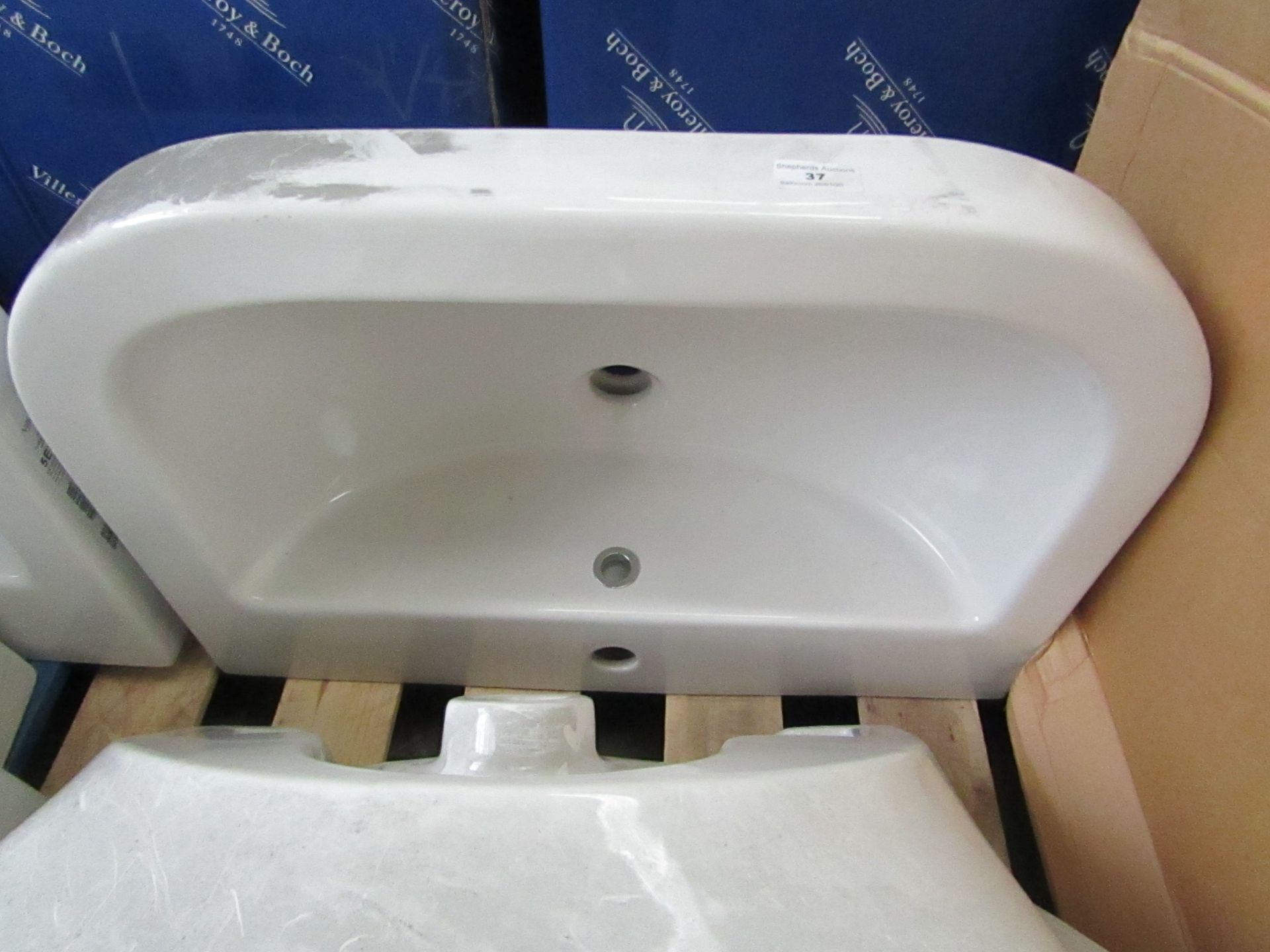 Villeroy and Boch 650mm 1TH basin, new.