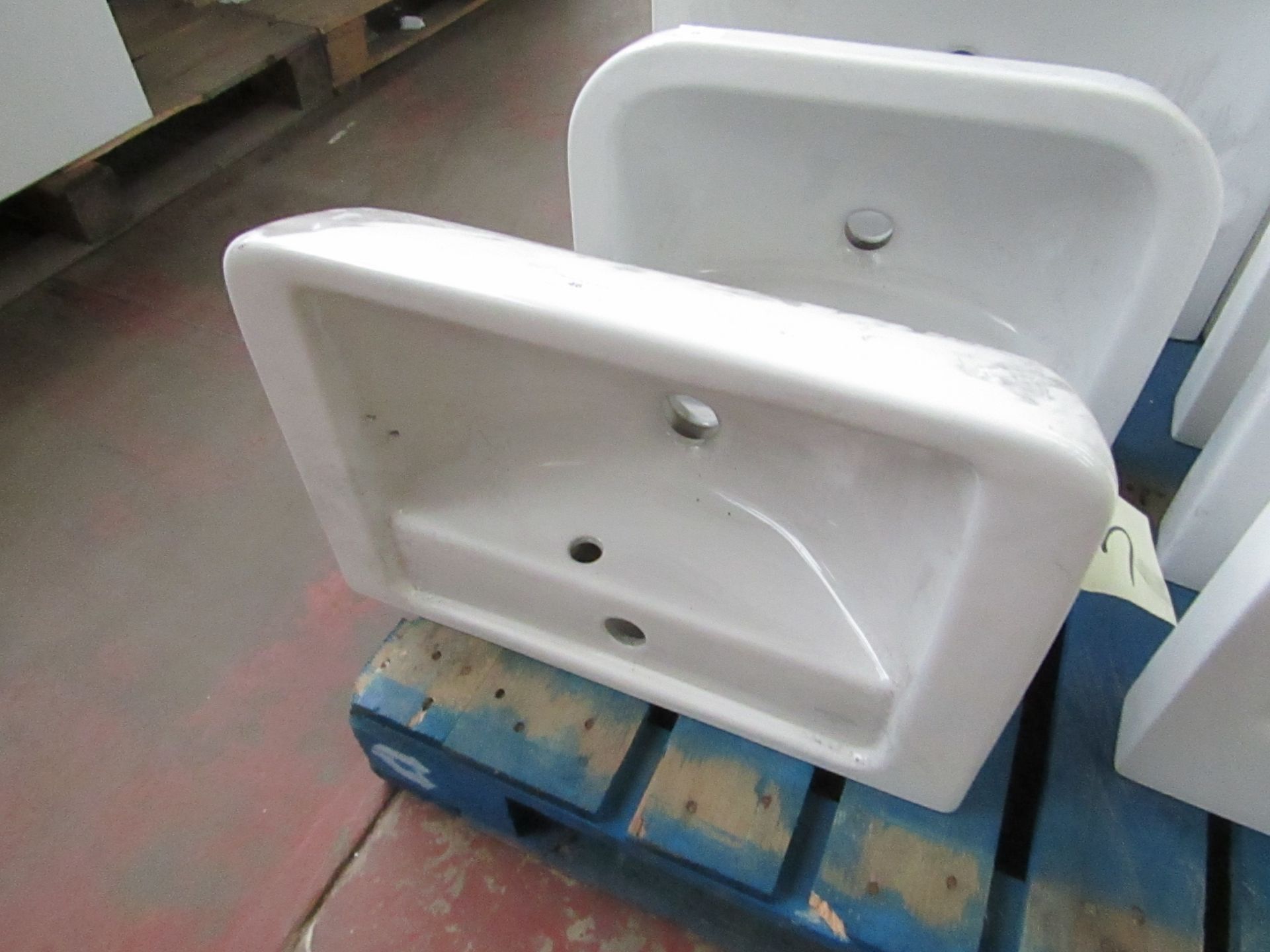 Villeroy and Boch 650mm 1TH basin with overflow, new.