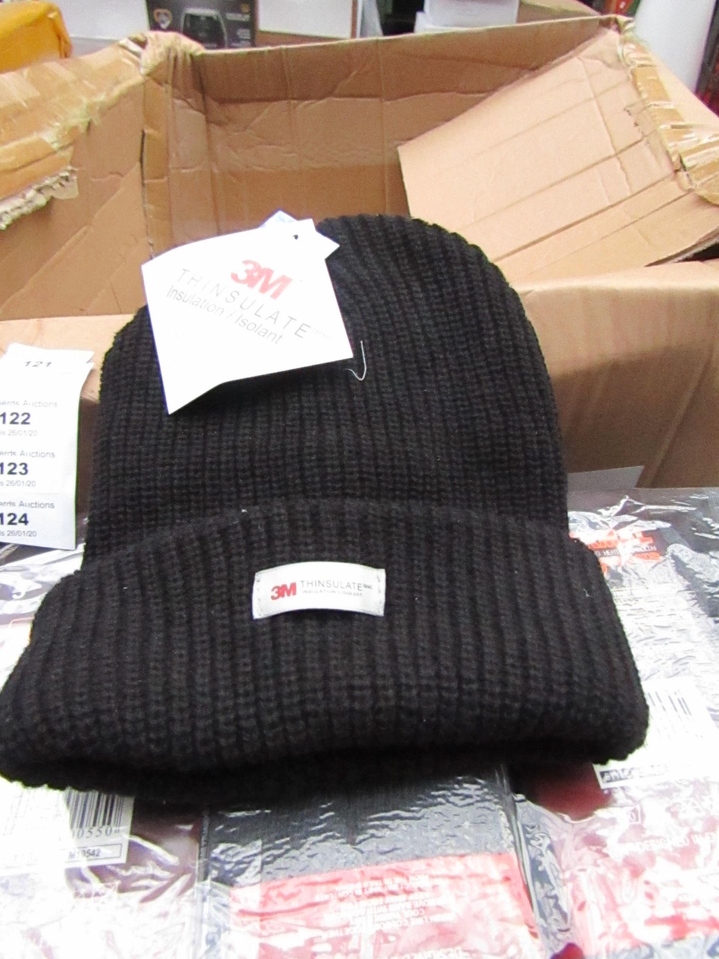 6x 3M thinsulated beanies, one size, new with tags.