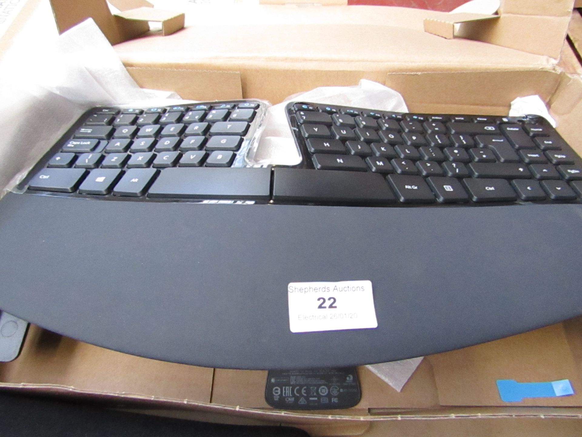 Microsoft comfort keyboard, untested and boxed.