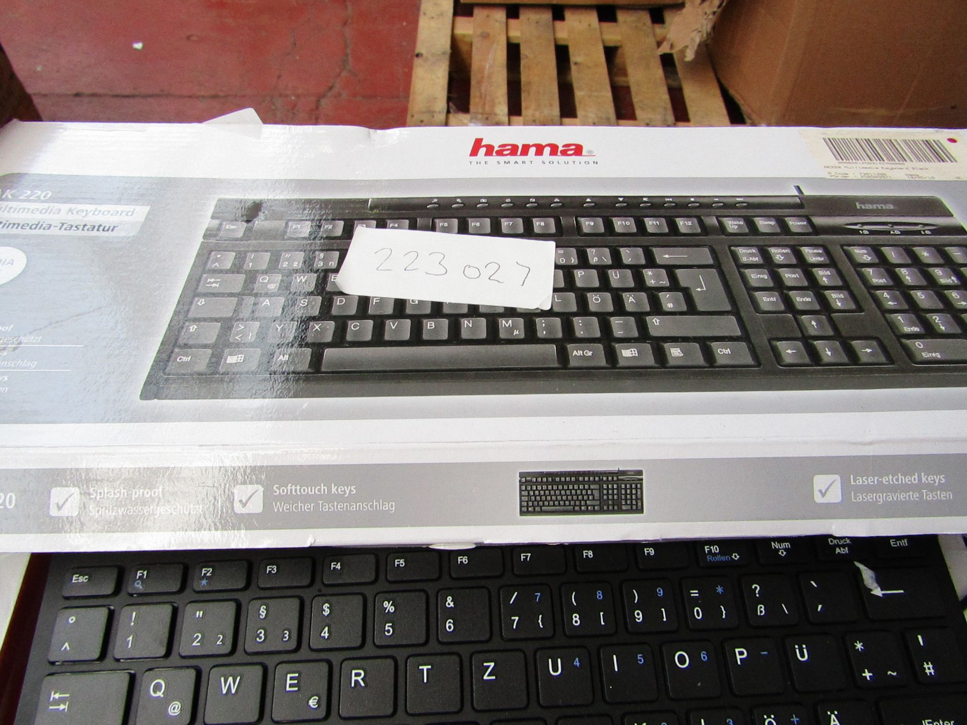 HAMA - Multimedia keyboard AK220 - Untested and boxed.