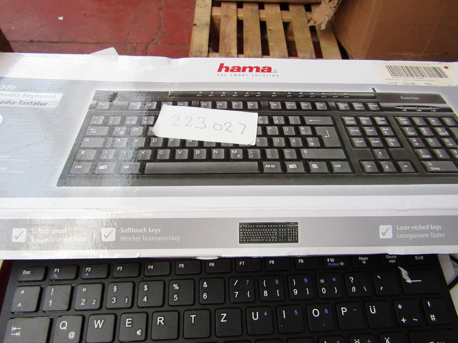 HAMA - Multimedia keyboard AK220 - Untested and boxed.