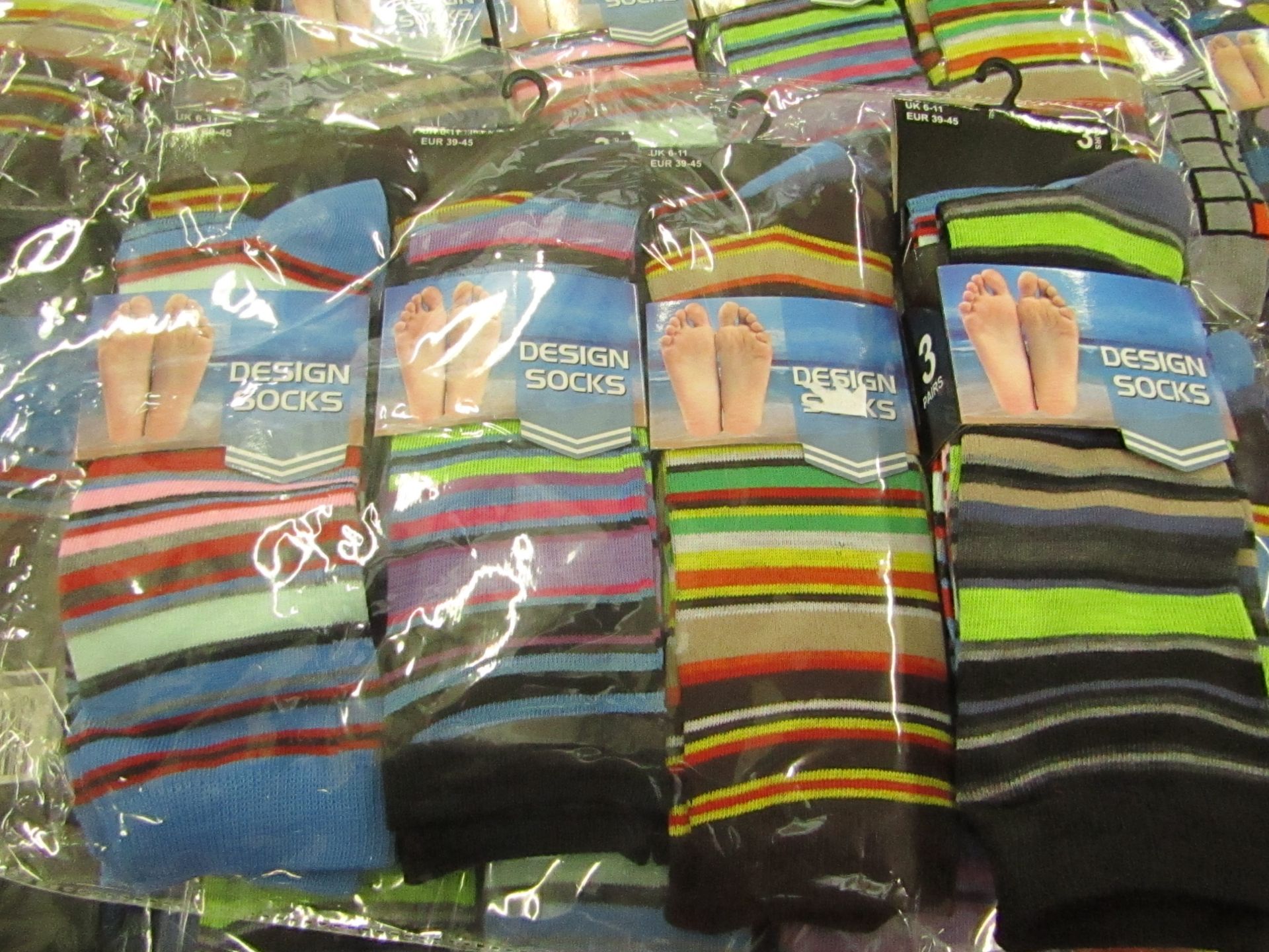 12 X Pairs of Mens Design Socks size 6-11 new in packaging