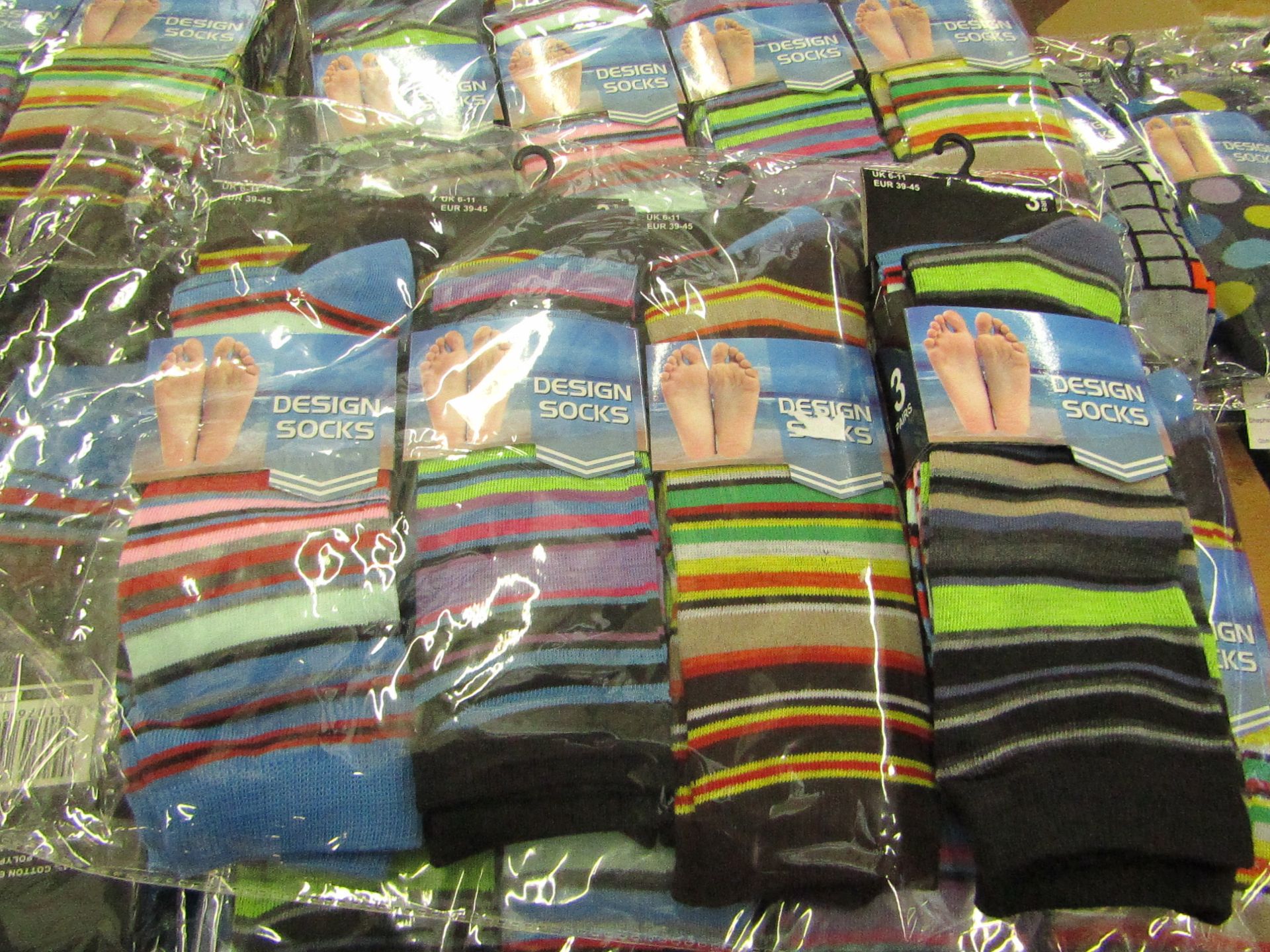 12 X Pairs of Mens Design Socks size 6-11 new in packaging