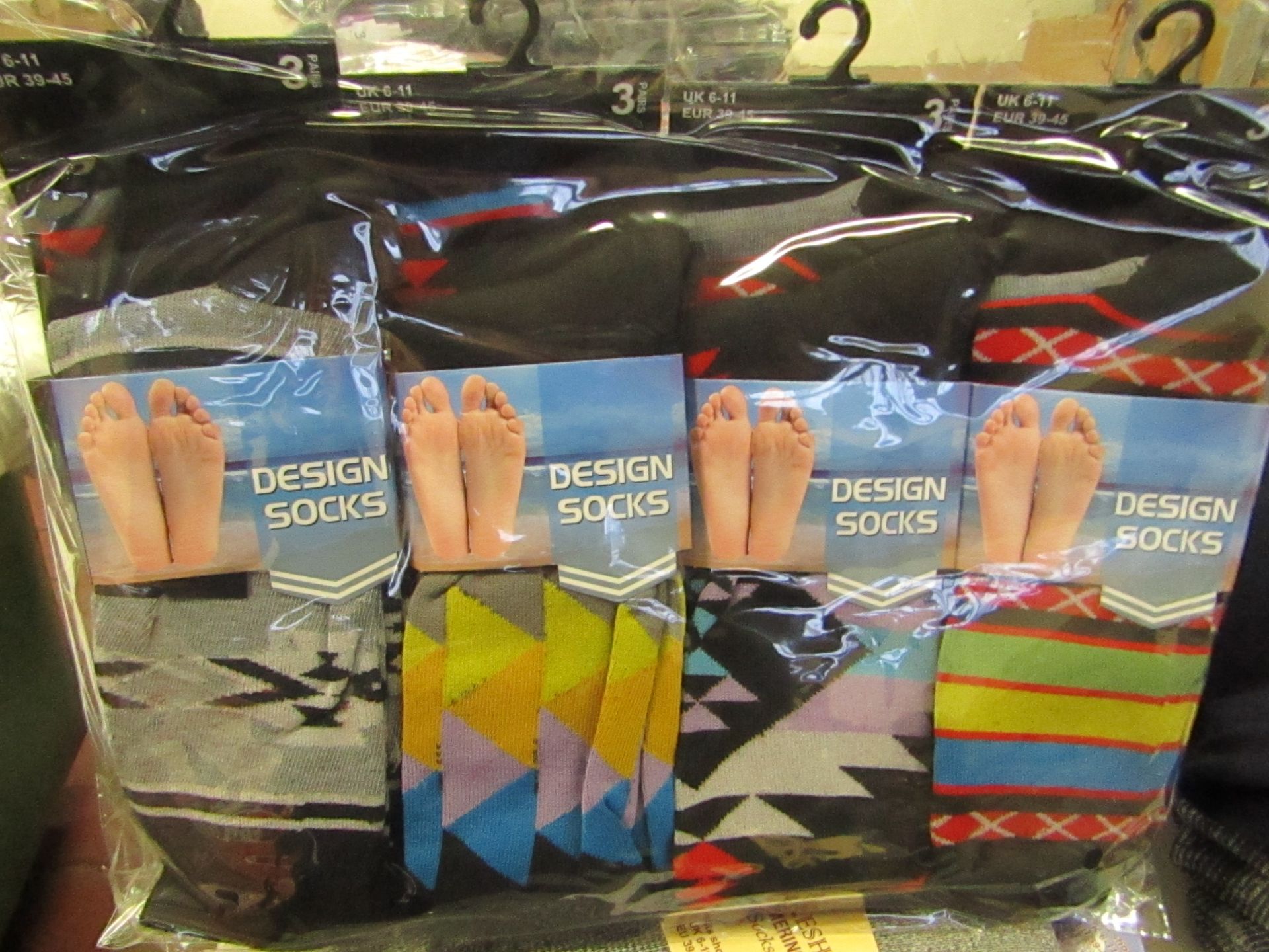 12 X Pairs of Mens Design socks size 6-11 new in packaging