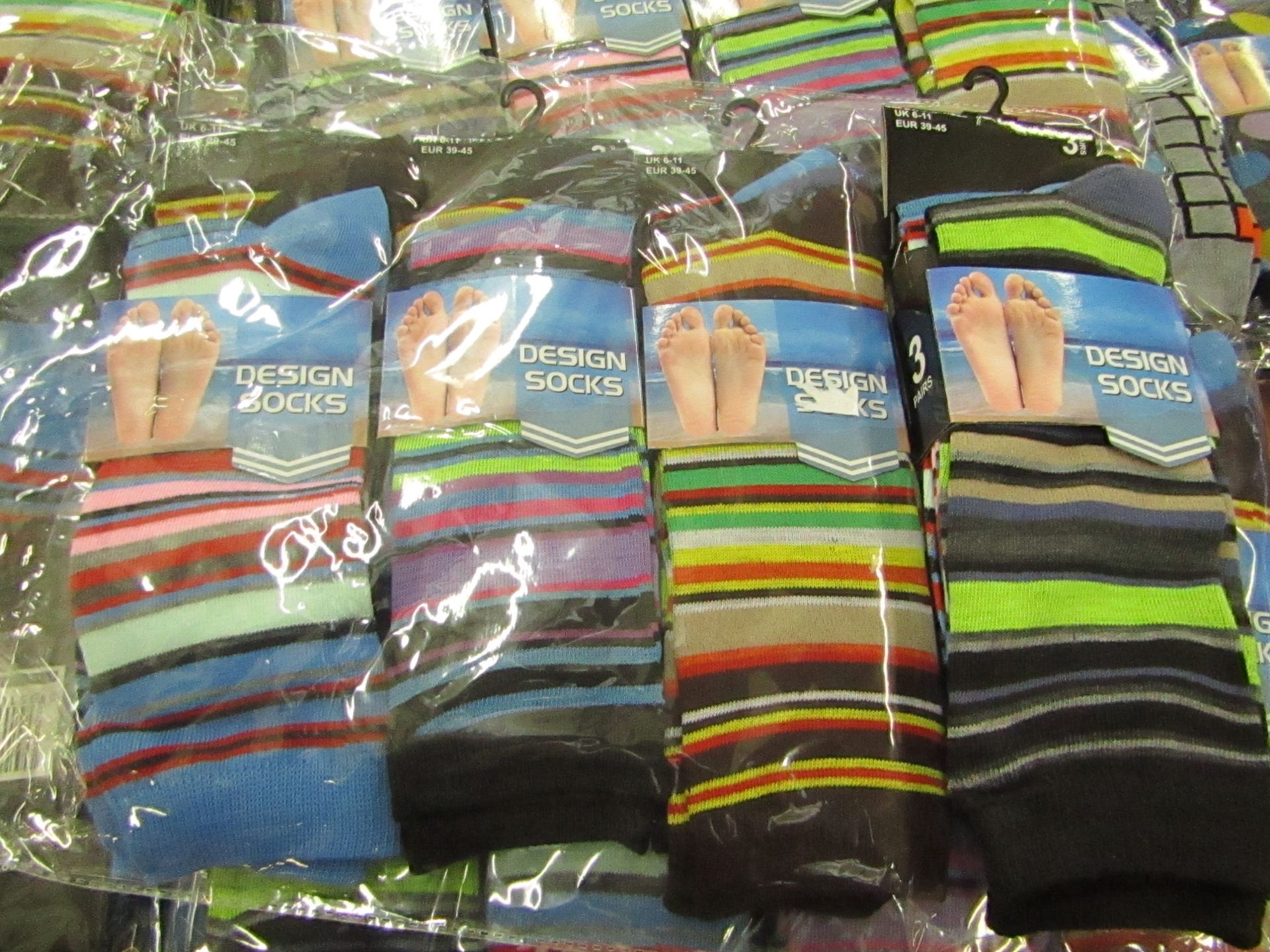 12 X Pairs of Mens Design Socks size 6-11 new in packaging