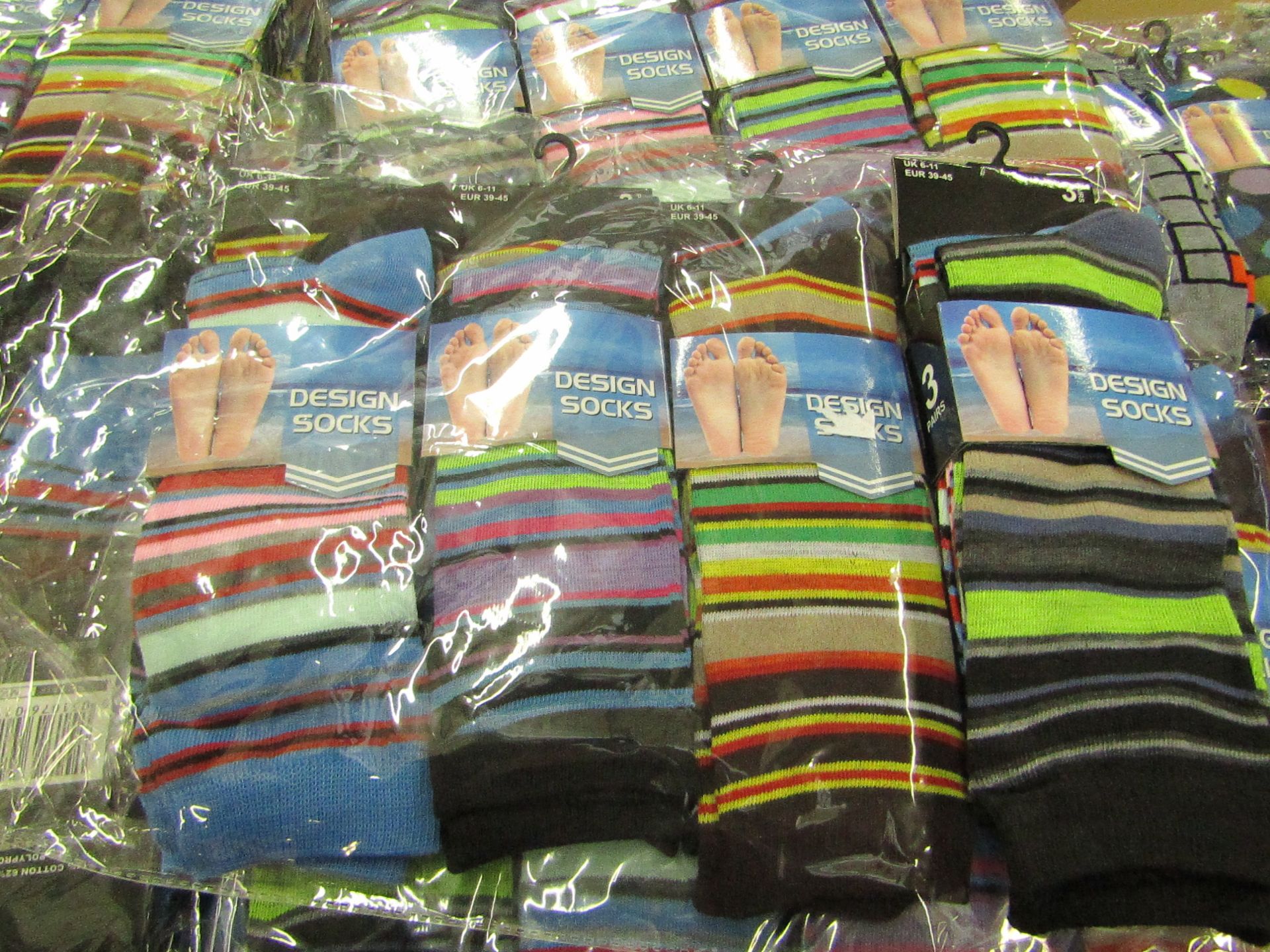 12 X Pairs of Mens Design Socks size 6-11 new in packaging