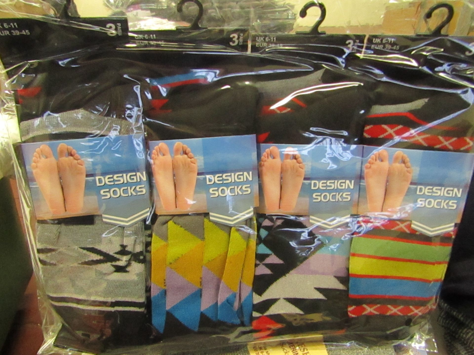 12 X Pairs of Mens Design socks size 6-11 new in packaging