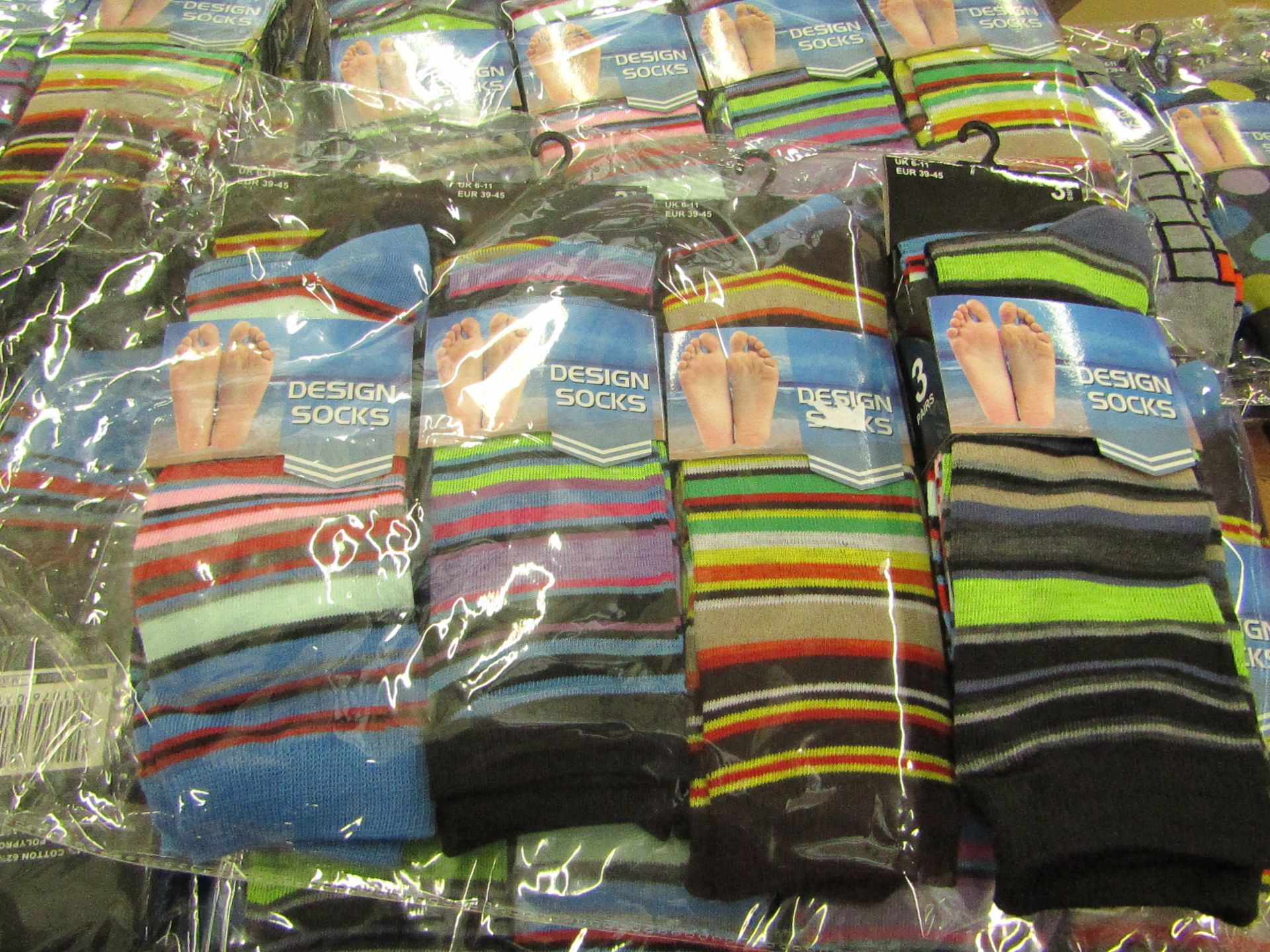 12 X Pairs of Mens Design Socks size 6-11 new in packaging