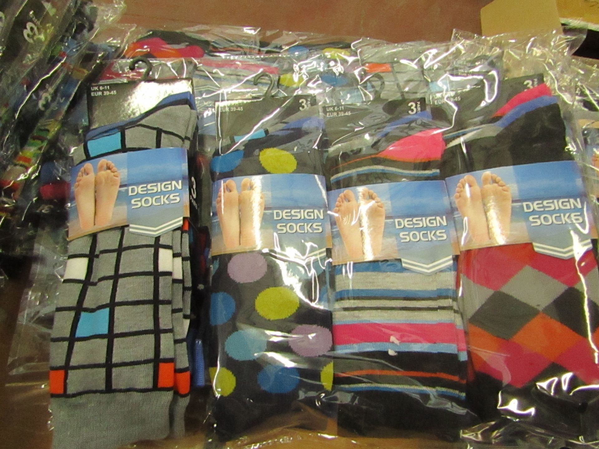 12 X Pairs of Mens Design Socks size 6-11 new in packaging