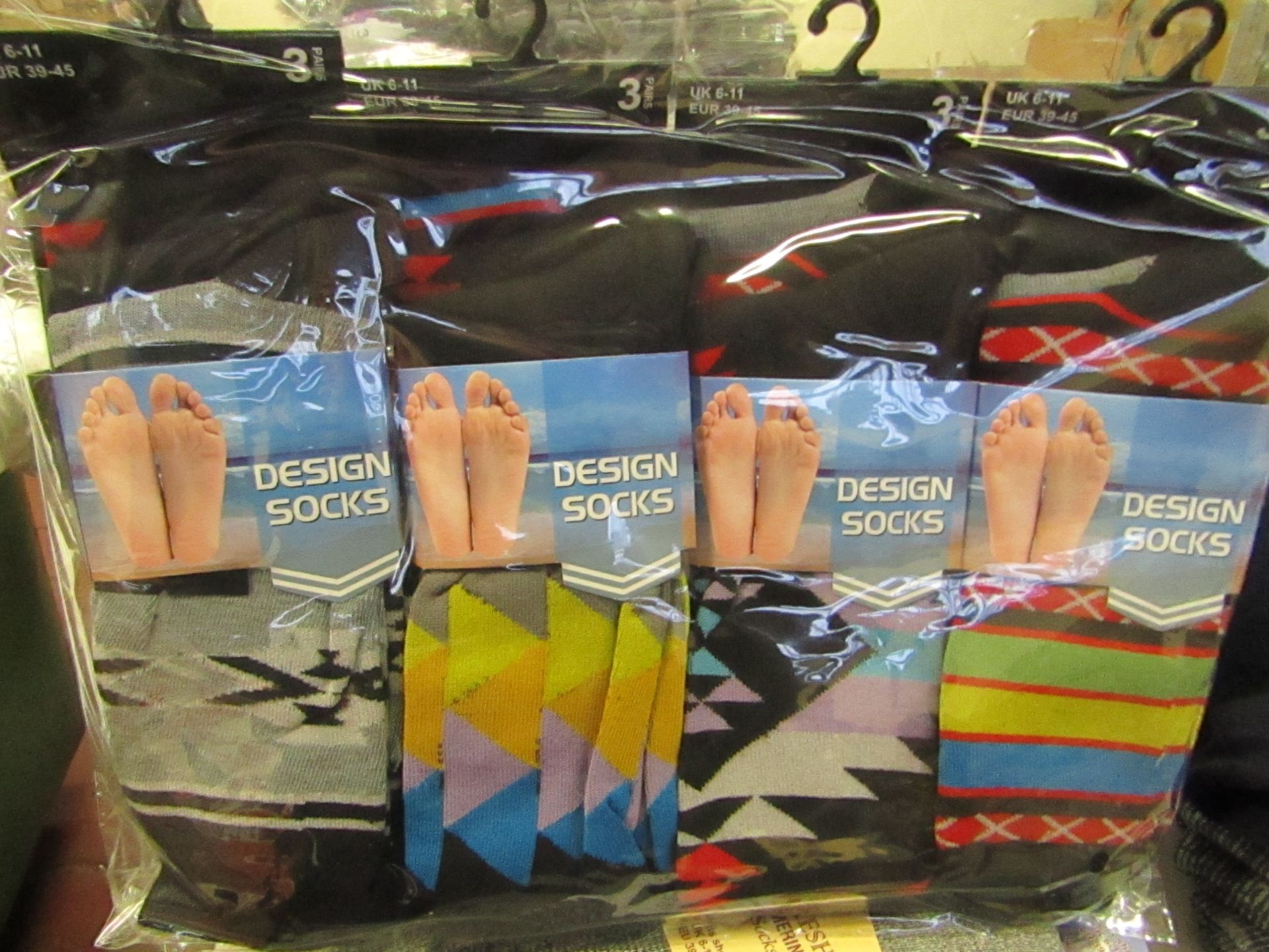 12 X Pairs of Mens Design socks size 6-11 new in packaging