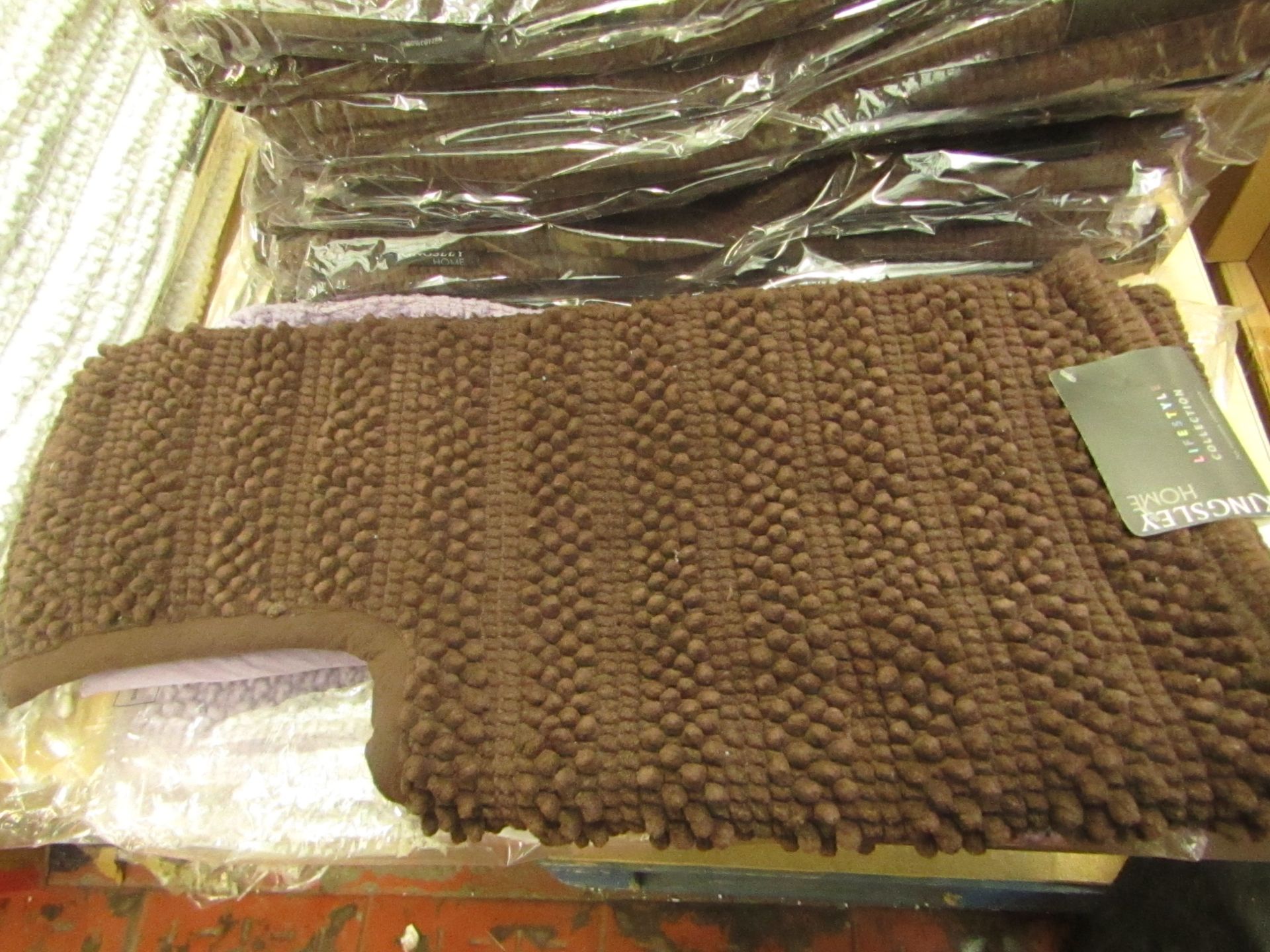 2 x Kingsley Pedestal Mats in Brown. New & Packaged