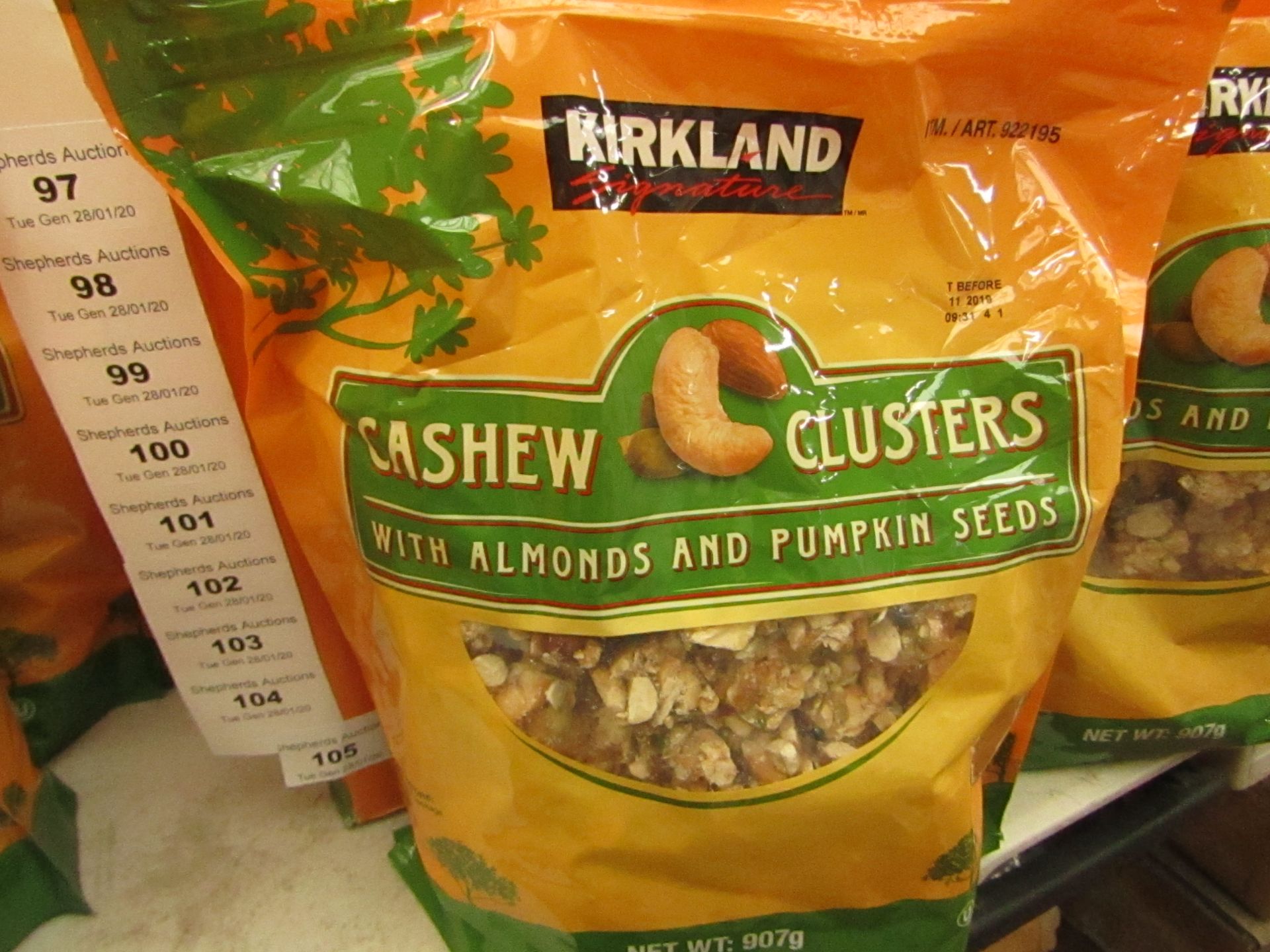 Kirkland Cashew Clusters with Almonds & Pumpkin Seeds. 907g. BB 11/19