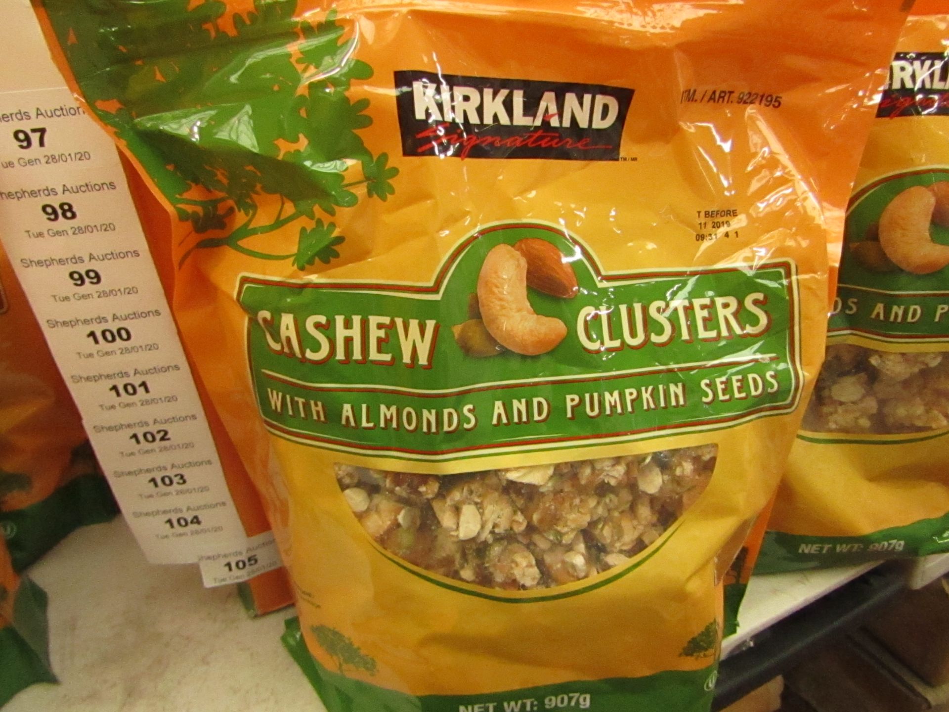 Kirkland Cashew Clusters with Almonds & Pumpkin Seeds. 907g. BB 11/19