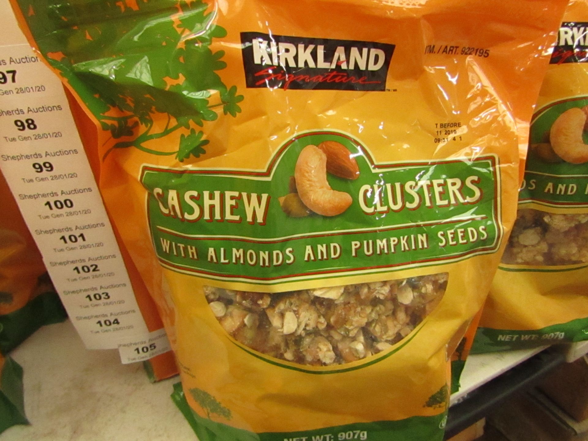 Kirkland Cashew Clusters with Almonds & Pumpkin Seeds. 907g. BB 11/19