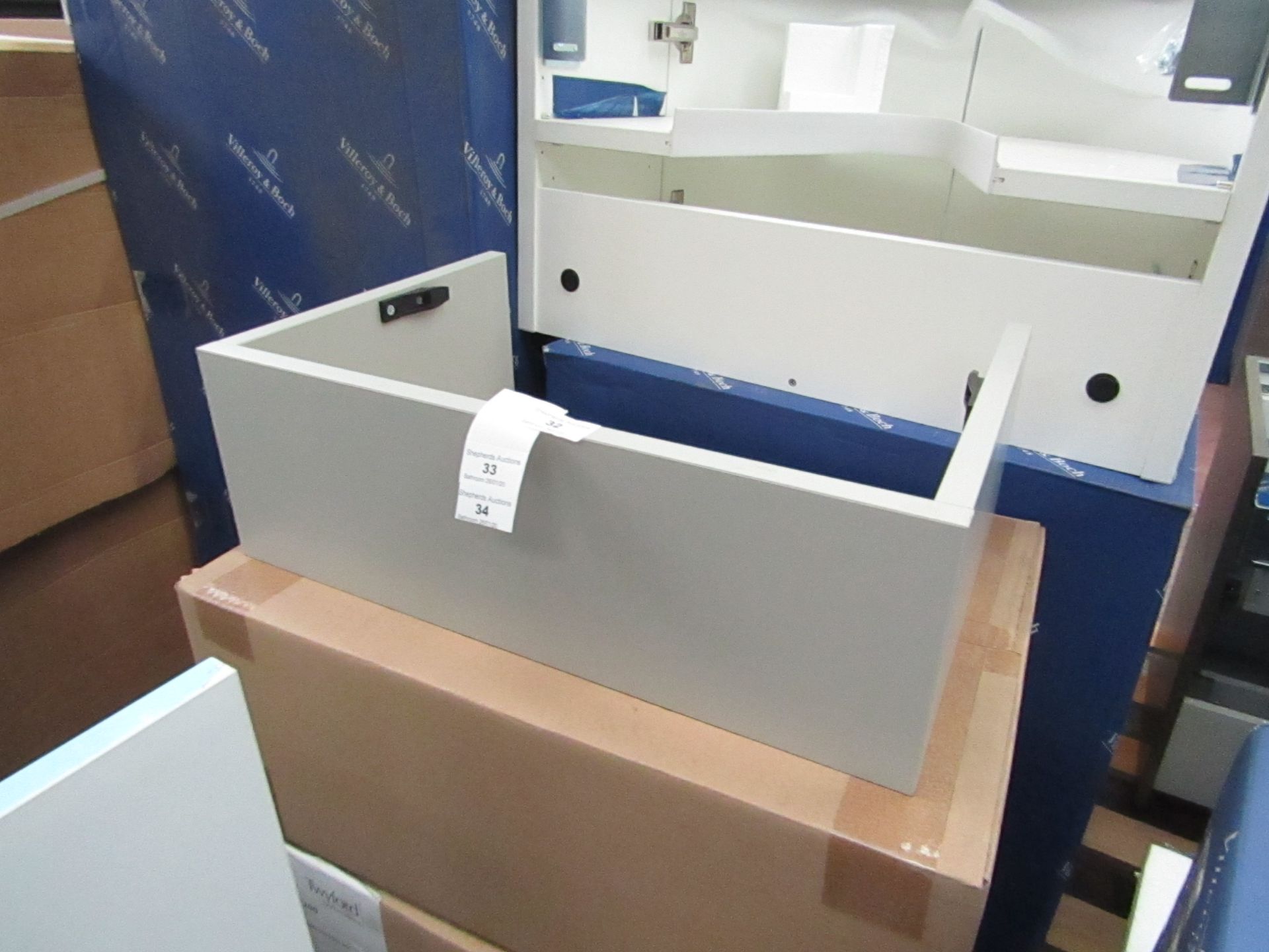 Twyford plinth for E2, 550 x 370mm, new and boxed.