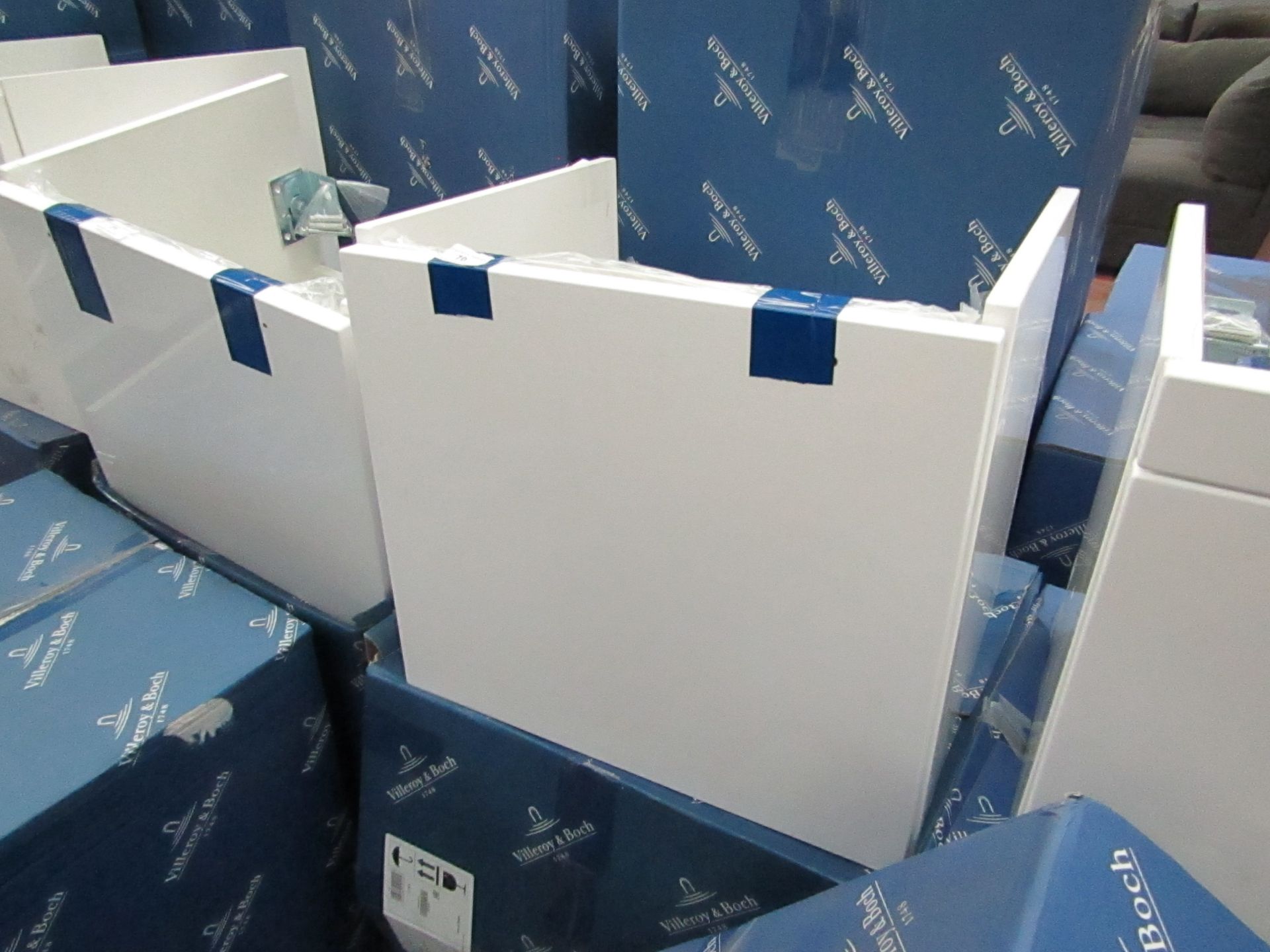 Villeroy and Boch vanity unit, 450 x 410 x 380, new and boxed.