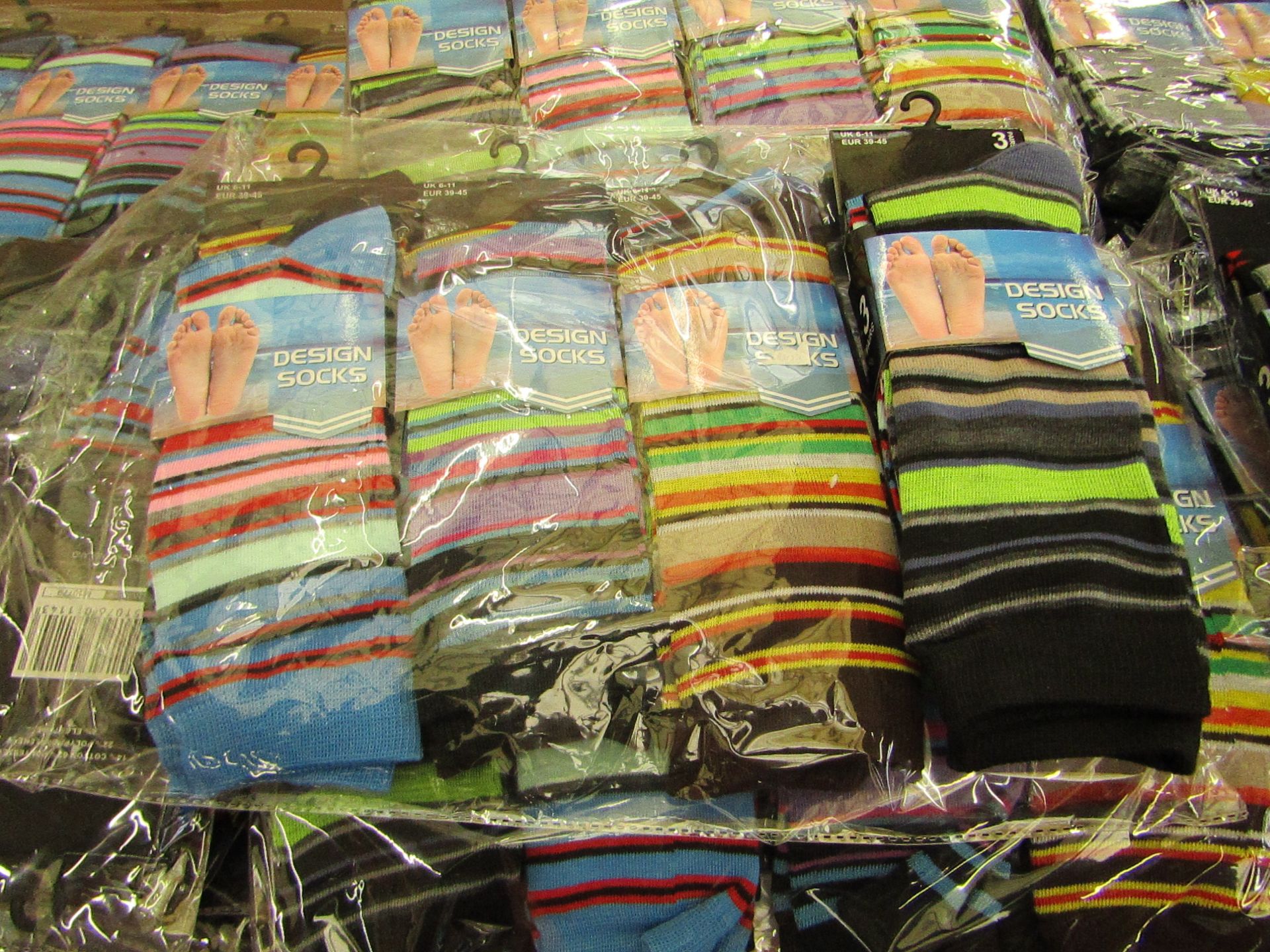 12 X Pairs of Mens Design Socks size 6-11 new in packaging