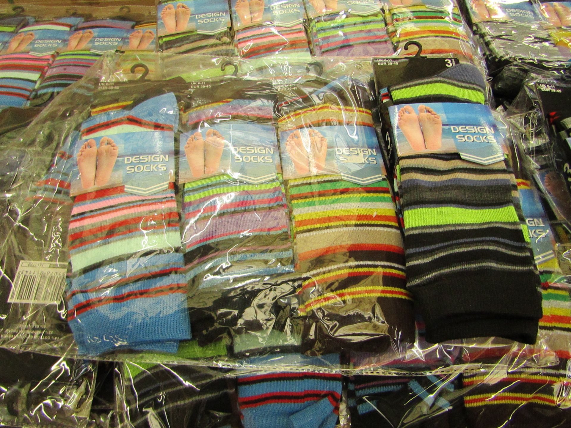 12 X Pairs of Mens Design Socks size 6-11 new in packaging