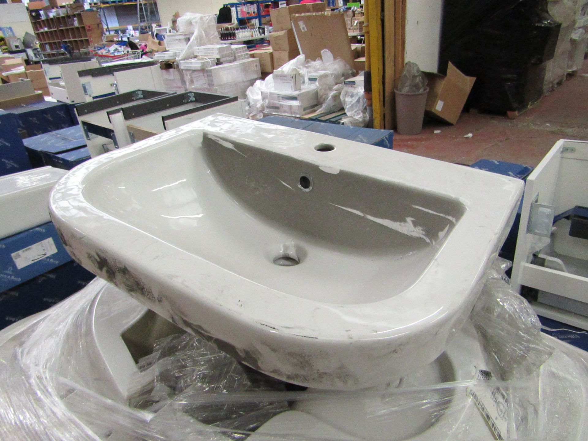 Villeroy and Boch 650mm 1TH basin with overflow, new.