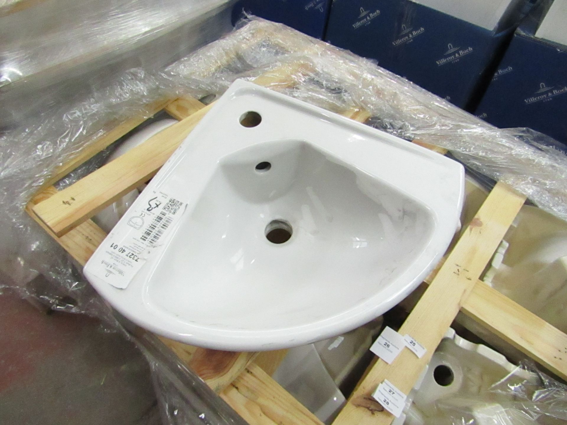 Villeroy and Boch 550mm corner 1TH basin with overflow, new.