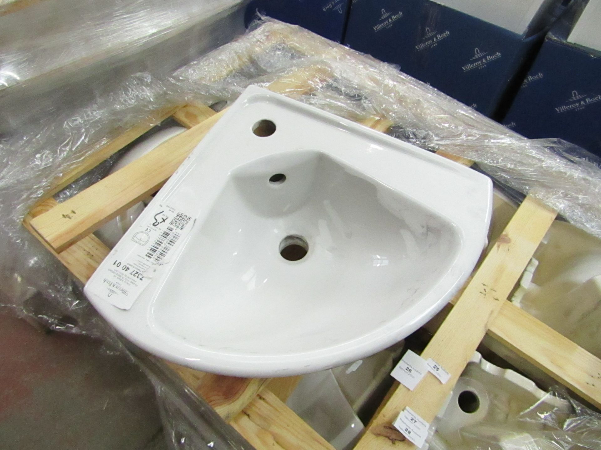 Villeroy and Boch 550mm corner 1TH basin with overflow, new.