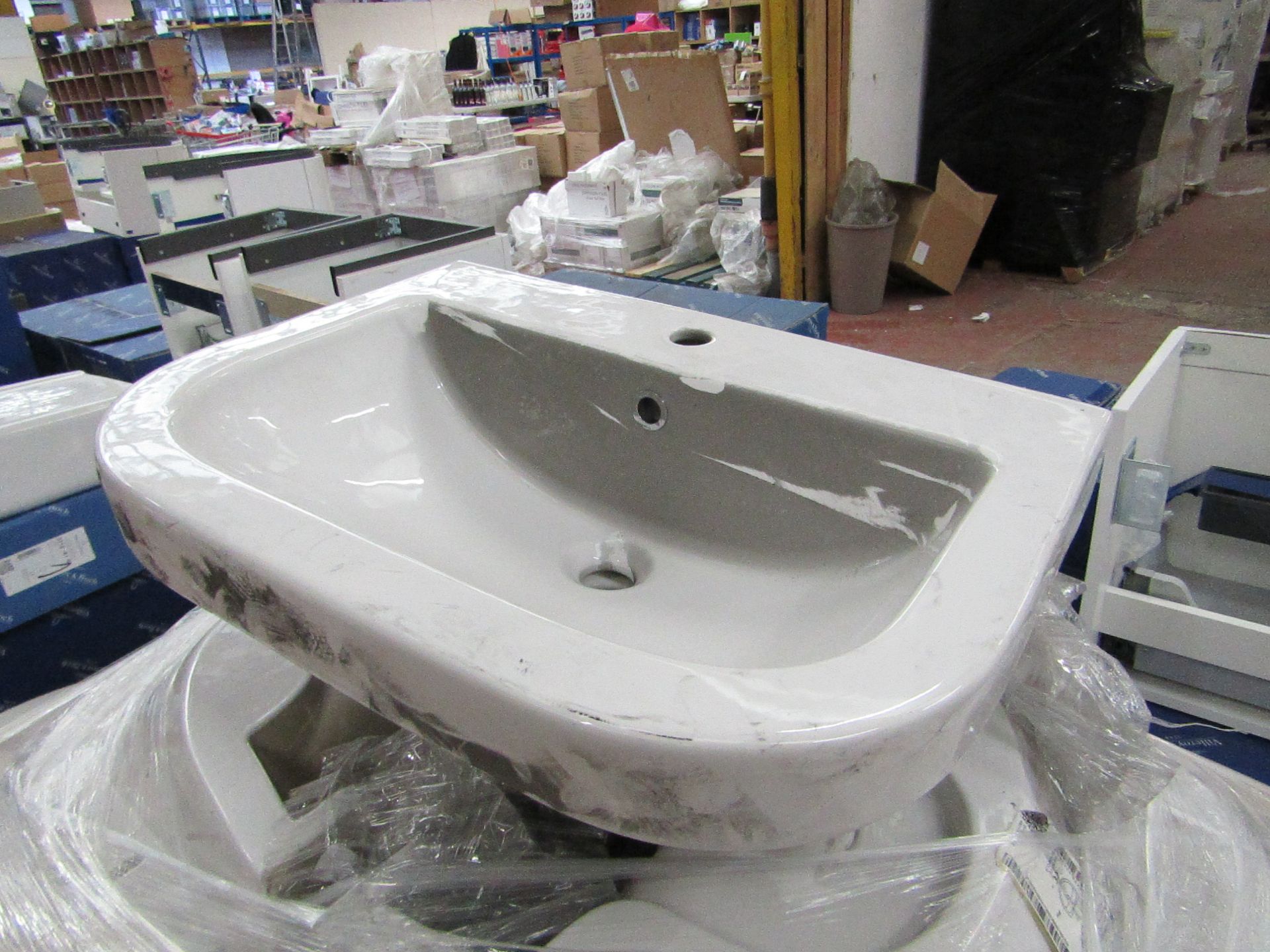 Villeroy and Boch 650mm 1TH basin with overflow, new.