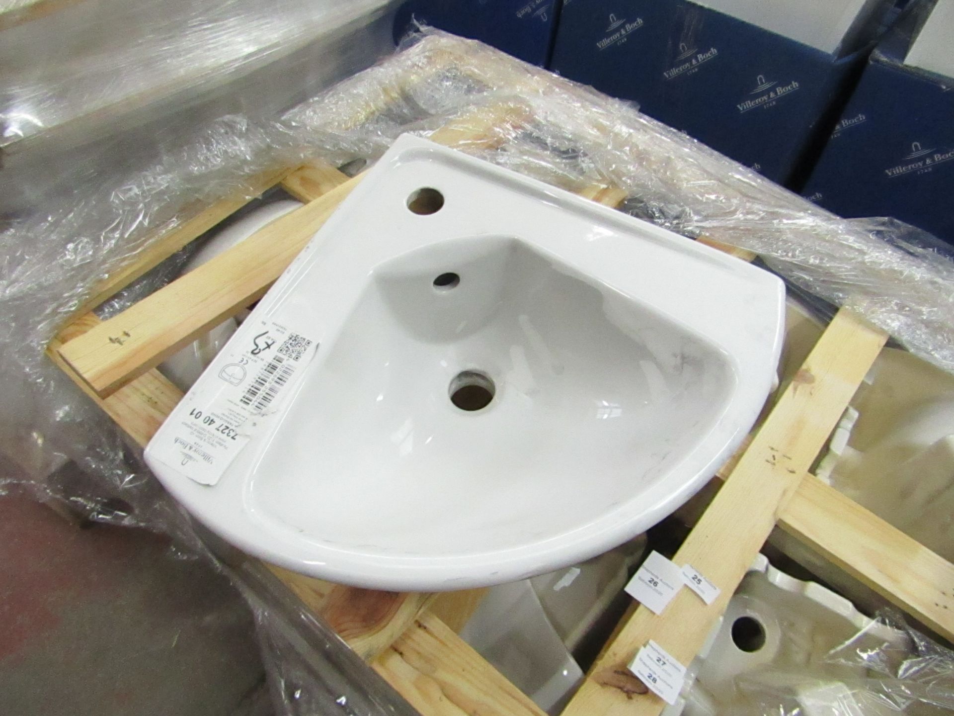 Villeroy and Boch 550mm corner 1TH basin with overflow, new.