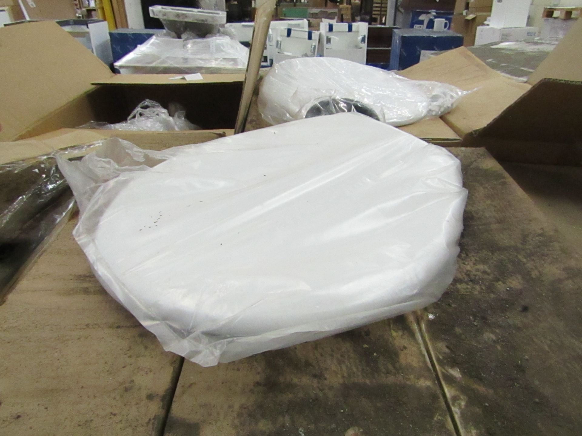 5x Unbranded Roca toilet seats, all new.