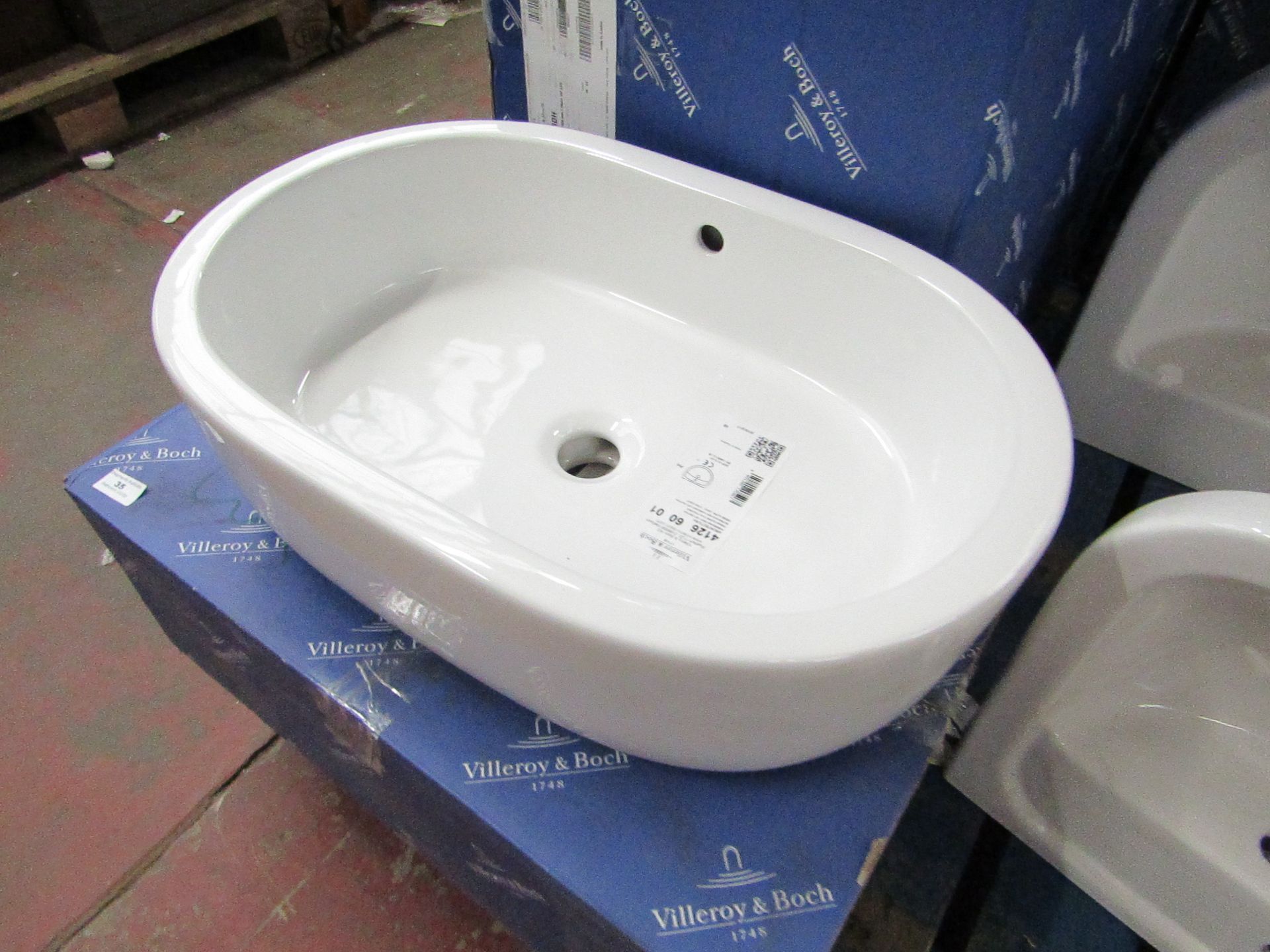 Villeroy and Boch 600mm 0TH basin with overflow, new and boxed.