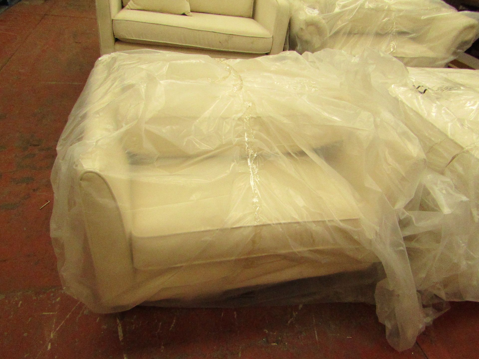 White Meadow Snuggle Seat with Chrome Feet 1m x 1m ex-display