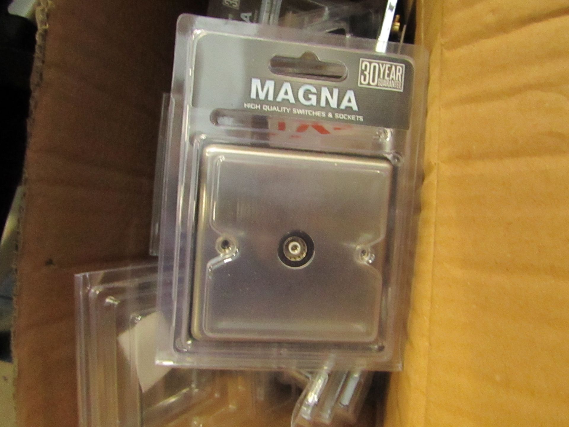 10 x 1G coax socket in chrome. Packaged