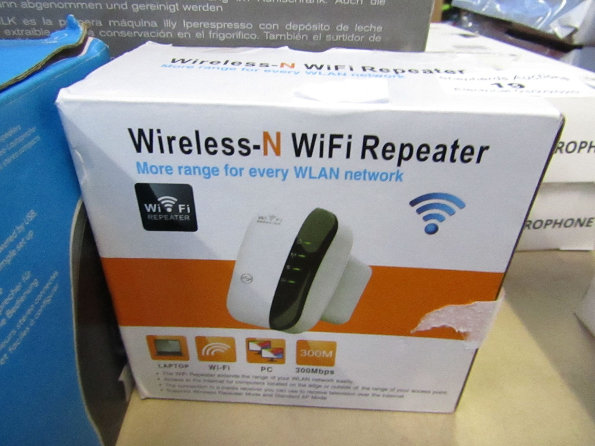 Wireless WIFI repeater - Untested and boxed.